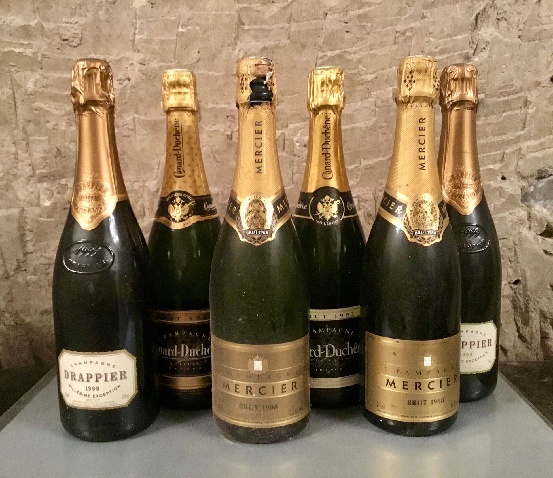 Null 6瓶CHAMPAGNE "vintage", (elt; 2 Canard-Duchêne 1991 & 1993, 2 Drappier 1999,&hellip;