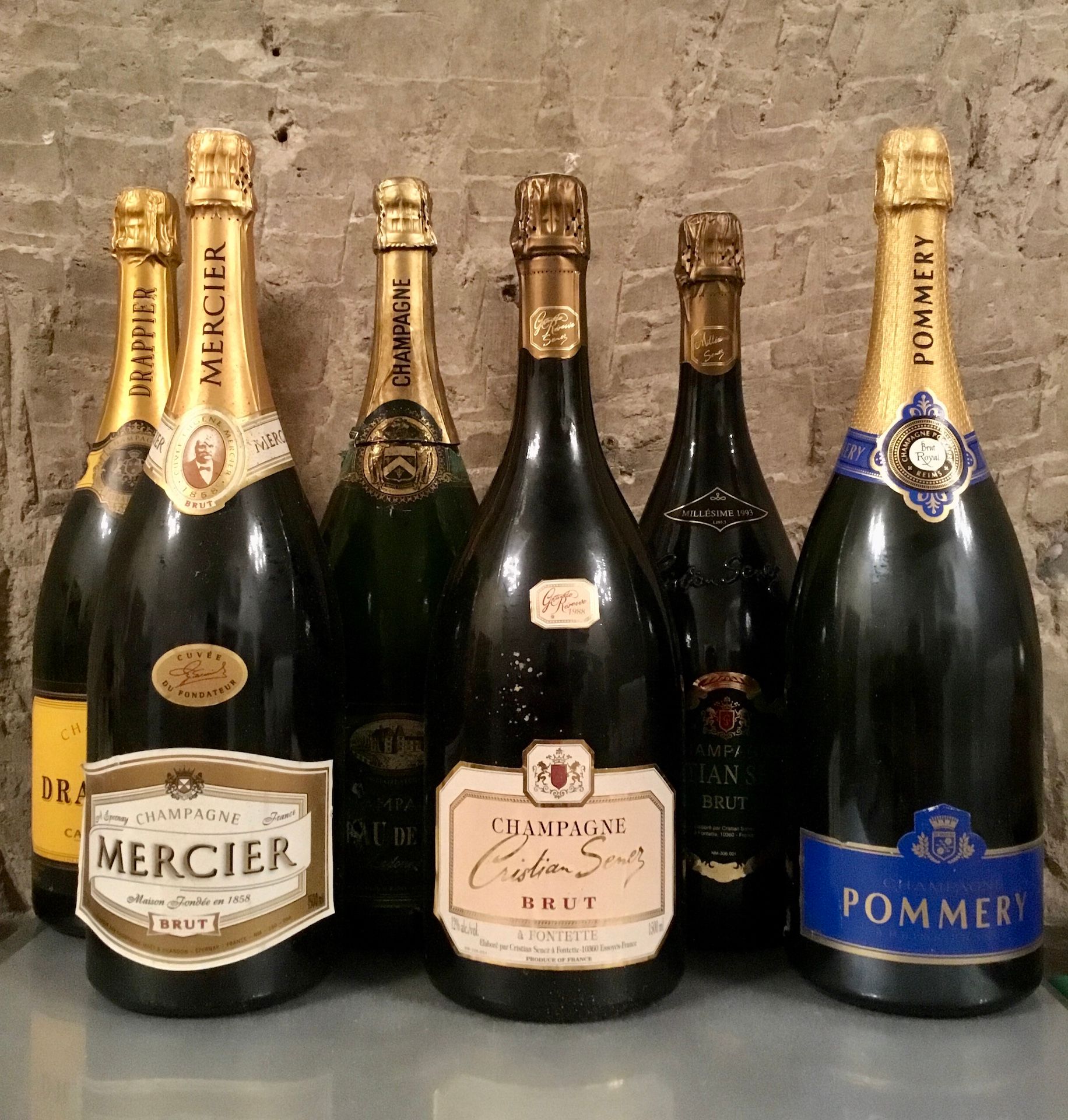 Null 6瓶香槟（Senez, Château de Bligny, ea; Drappier, Pommery, Mercier "Fondateur"）。