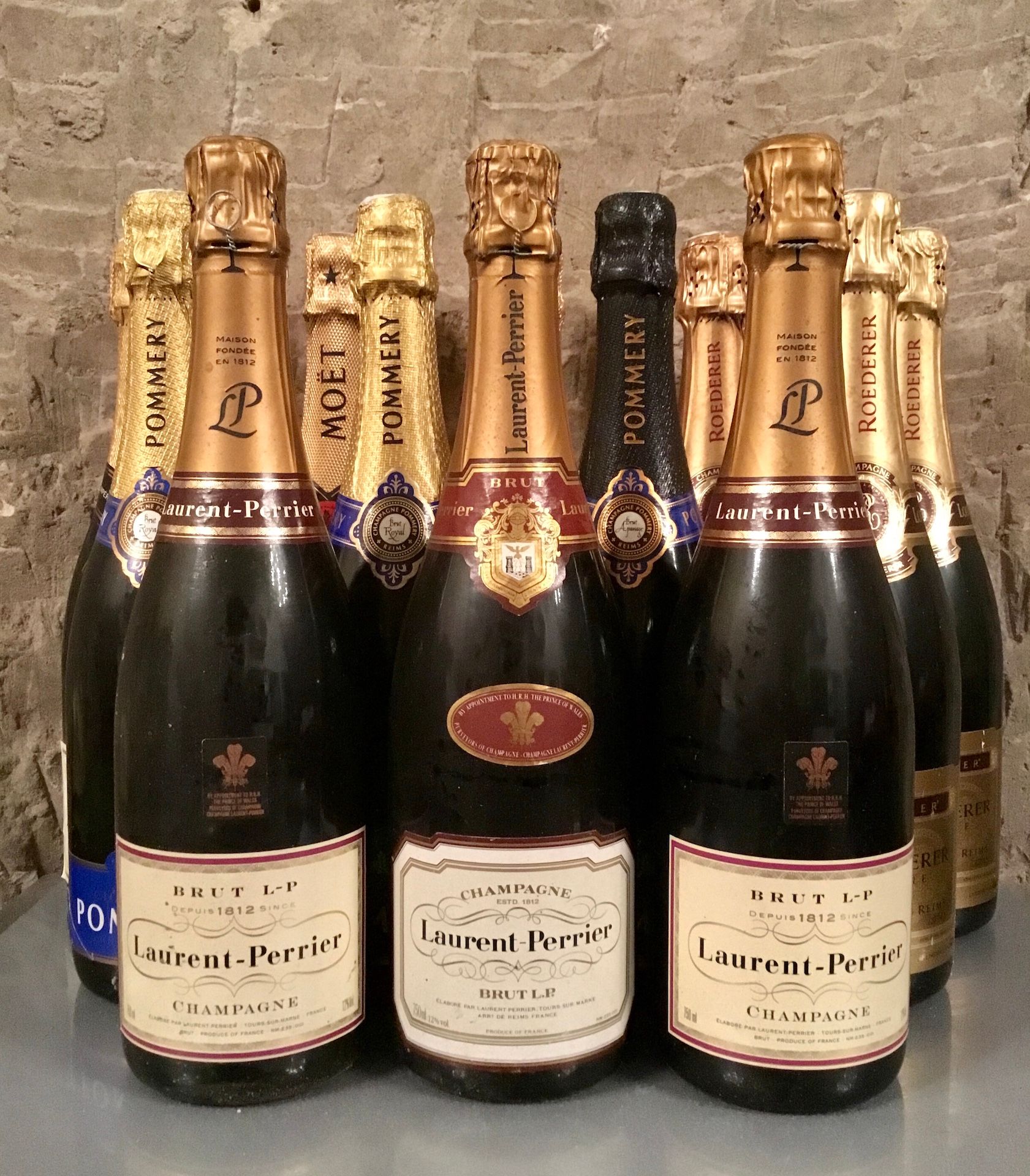 Null 12 bottles CHAMPAGNE "Brut SA", (3 Pommery/Laurent-Perrier/Roederer/Moët)