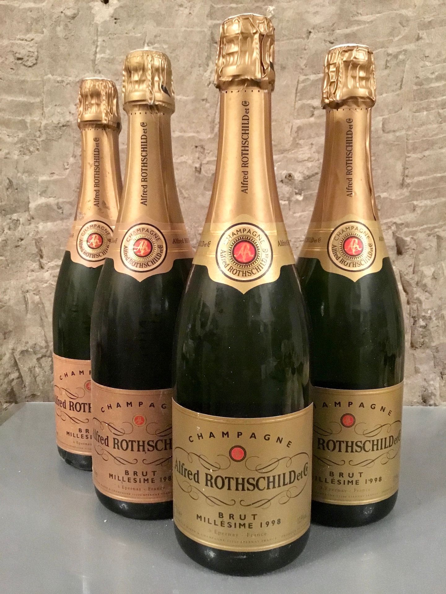 Null 4 bouteilles CHAMPAGNE A. Rothschild (etlt; 2 de 1989, 2 de 1998)