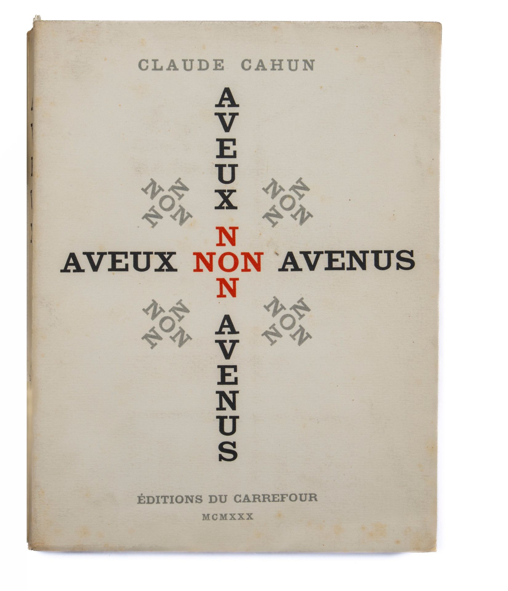 CAHUN Claude. 不愿意承认。Carrefour出版社，1930年。8开本，平装，封面有插图。
第一版。
这是370本纸质书中的一本，上面有摩尔在作者&hellip;