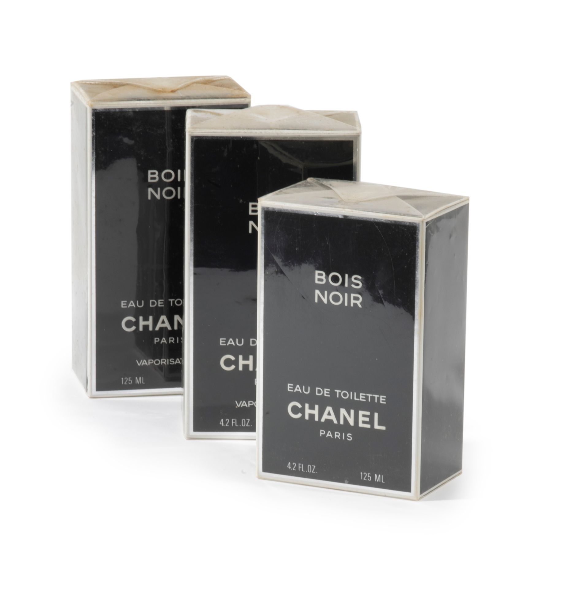 Null CHANEL Parfums

Bois noir, eau de toilette pour homme

Trois flacons de 125&hellip;