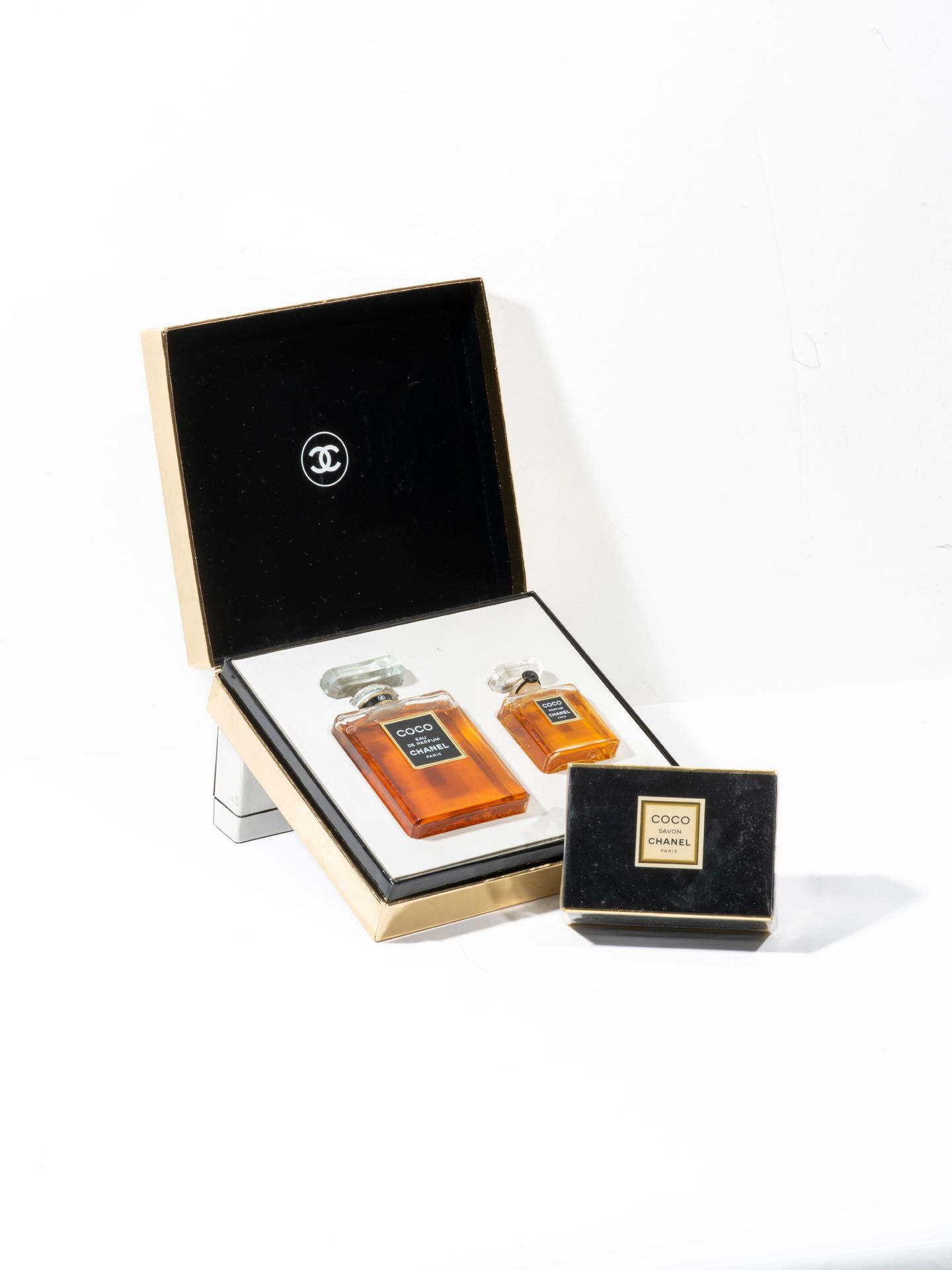 Null 
CHANEL Parfums




Geschenkset COCO bestehend aus dem Eau de Parfum, 100 m&hellip;