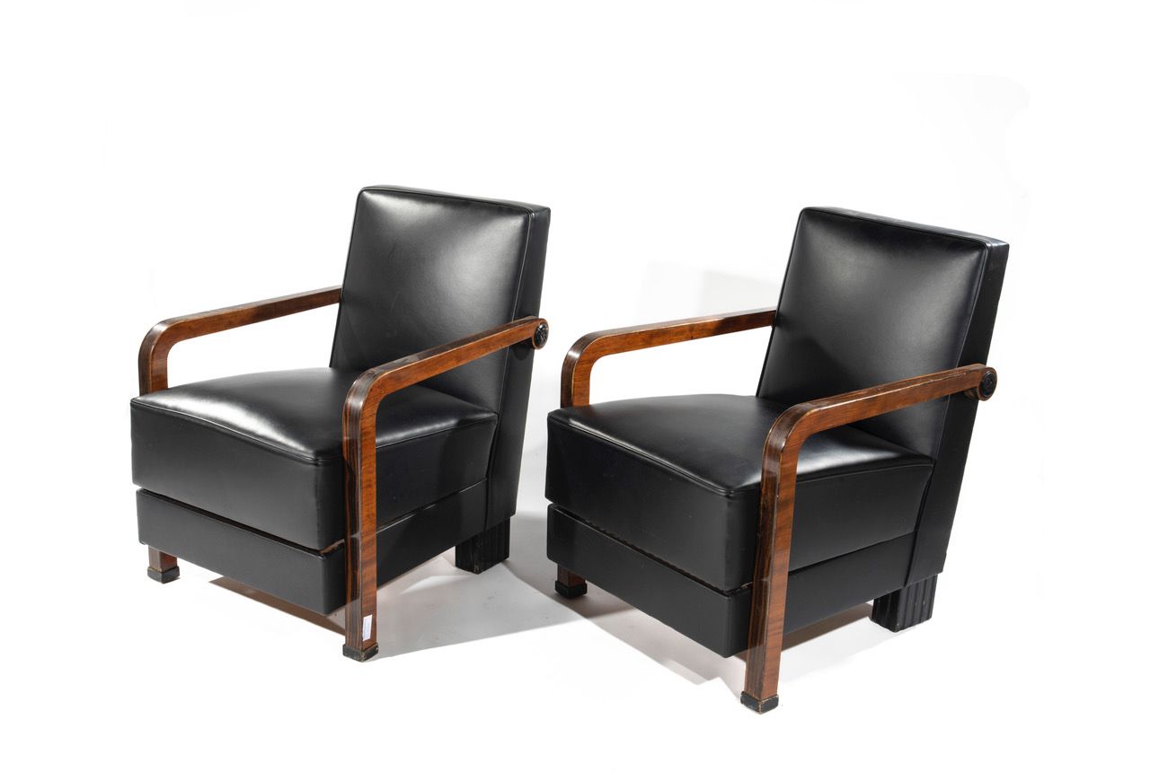 Travail SUÉDOIS Paire de fauteuils Palissandre, bois laqué, bronze et cuir noir &hellip;