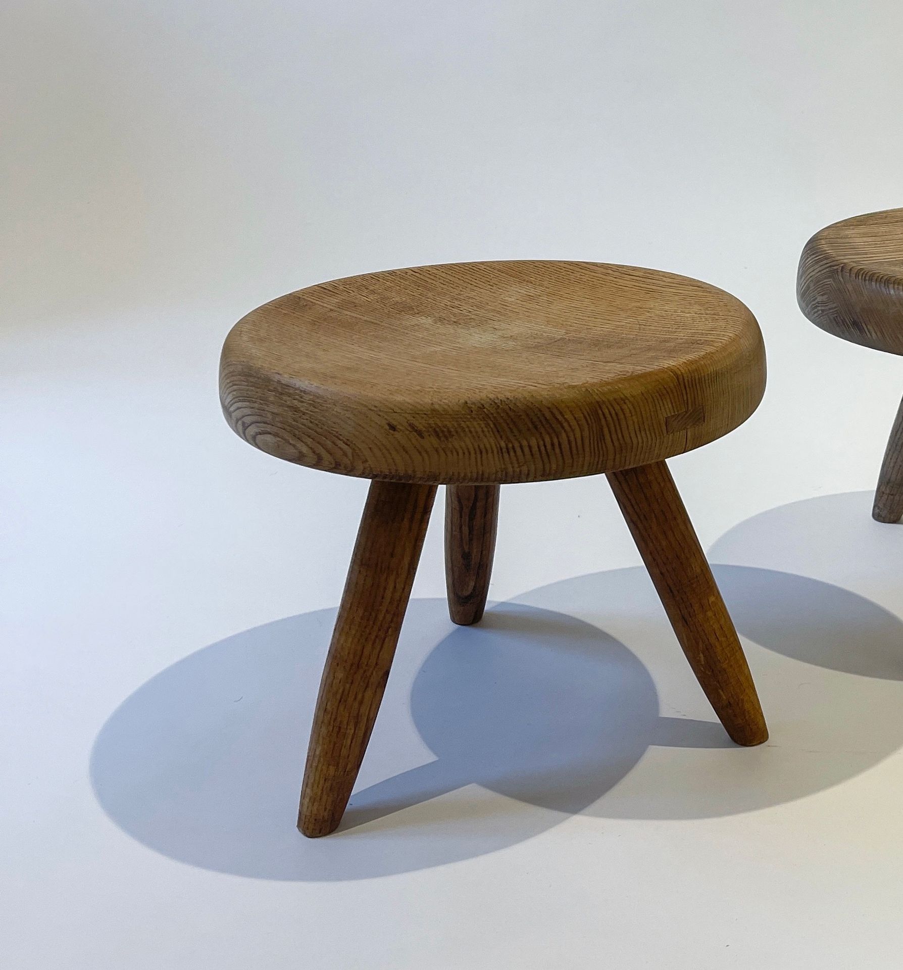 Charlotte PERRIAND (1903-1999) Tabouret dit ‘Berger’ bas 

Noyer Édition Steph S&hellip;