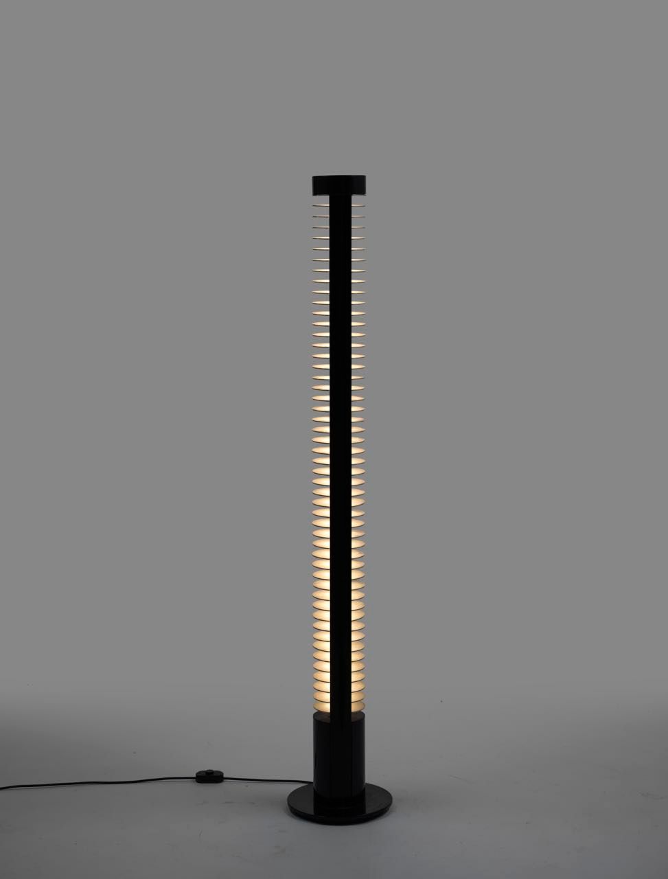 Ico PARISI (1916-1996) Iride 

Lampadaire Métal laqué noir et aluminium 

Éditio&hellip;