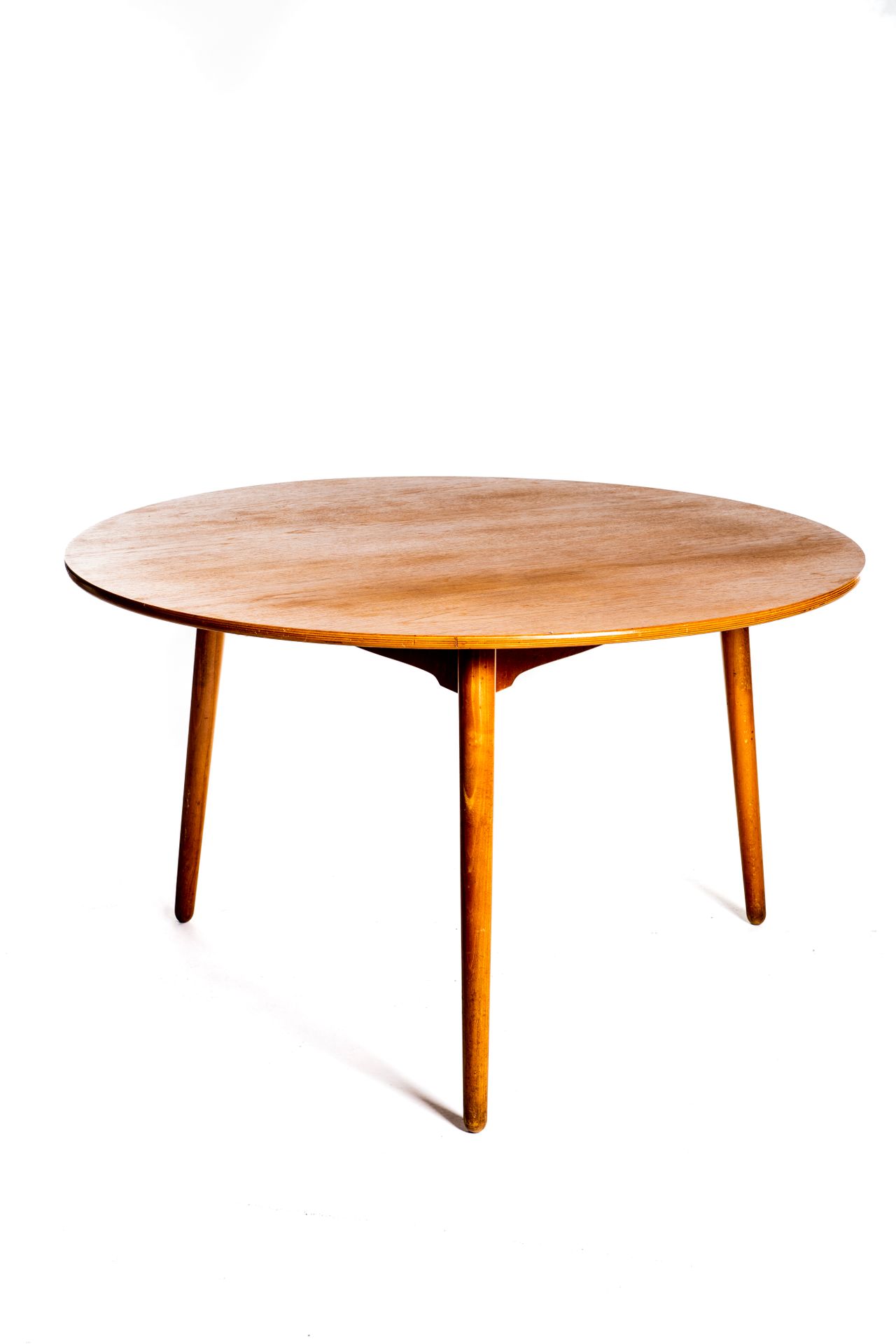 Hans J. WEGNER Modèle 4103 

Table de salle à manger 

Teck et chêne Date de cré&hellip;