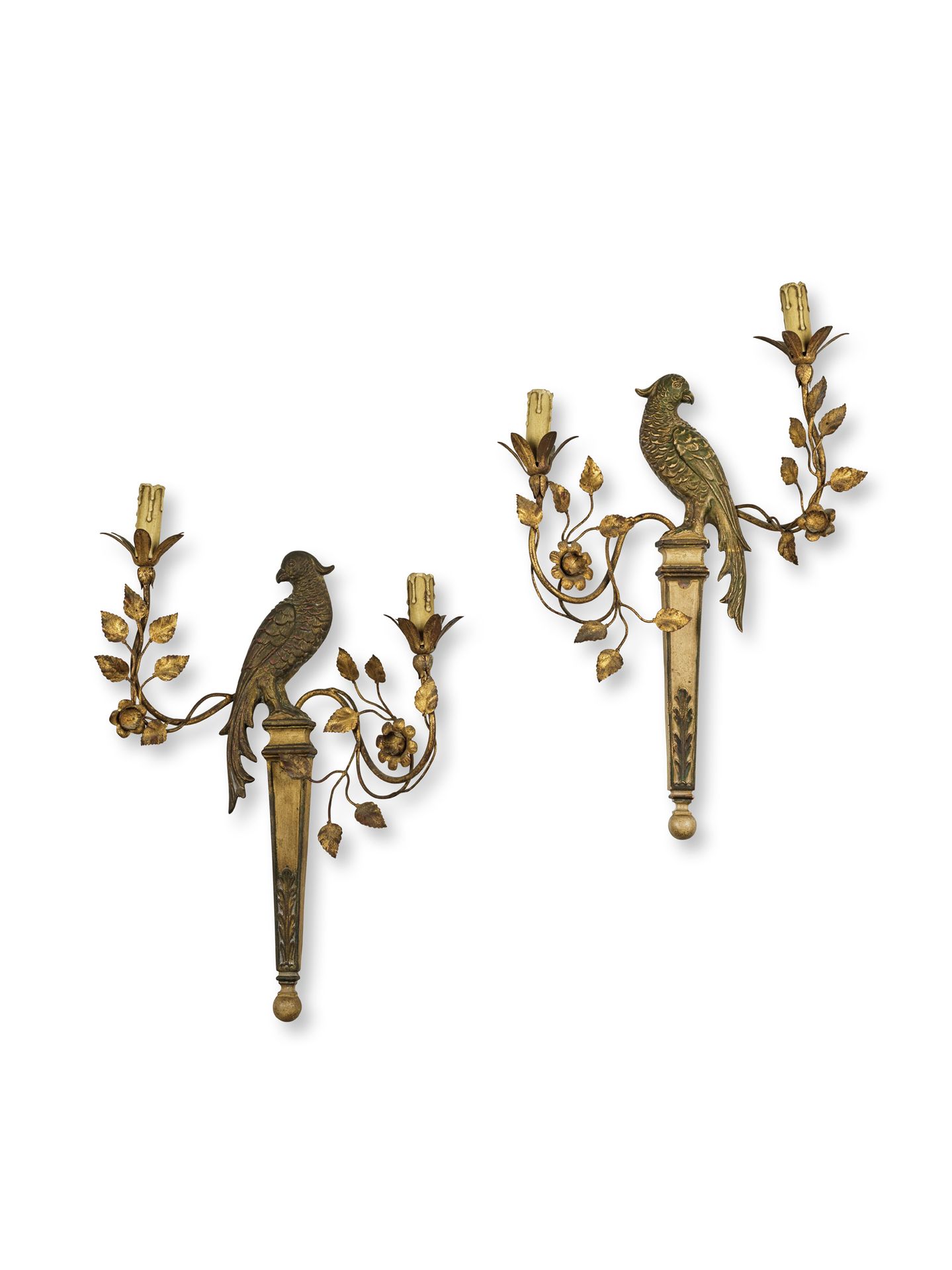 Suite de quatre appliques aux perroquets 四件套鹦鹉壁灯
有两个漆面和镀金的木头和镀金的金属的灯臂。
1960/1980&hellip;