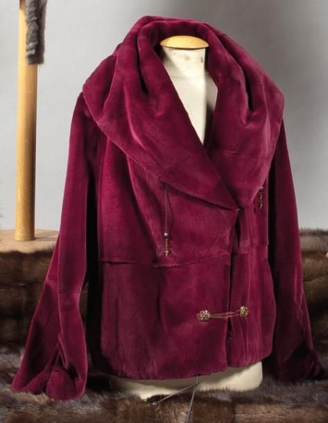 AGNES GERCAULT Blouson long en Vison femelle lustré bordeaux, travail pleines pe&hellip;