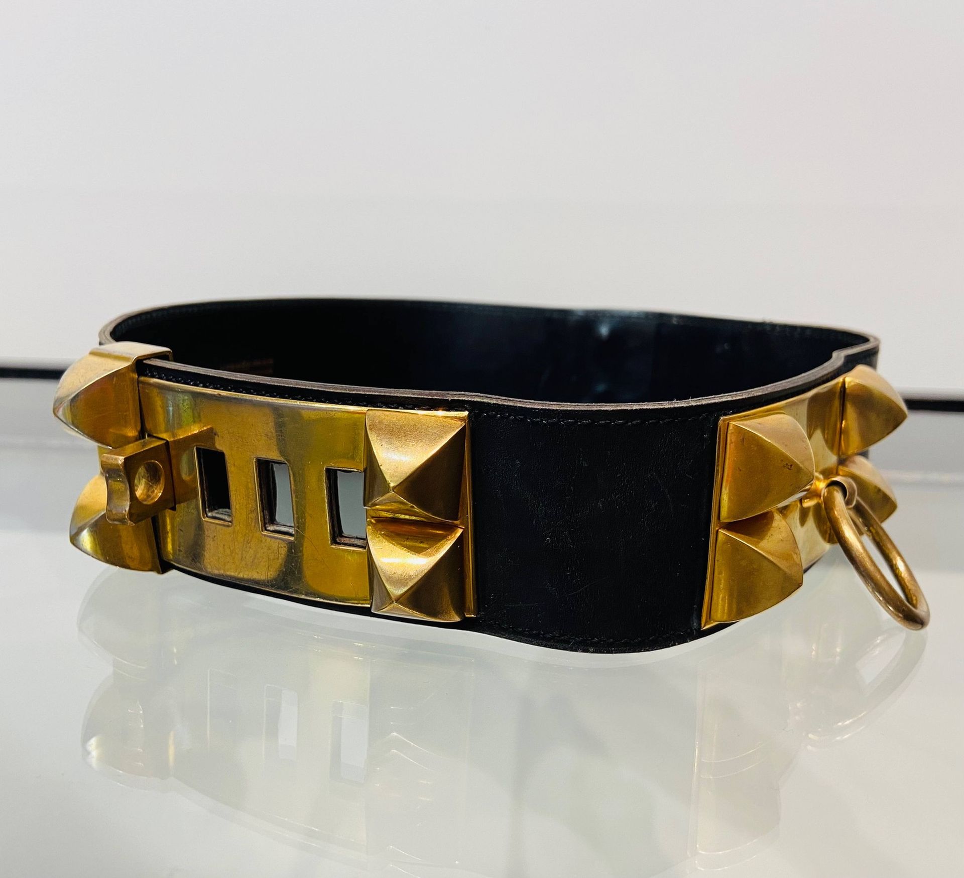 Null HERMES Paris 24 Fg Saint Honoré. Ceinture Médor, cuir agneau
Circa 1947
En &hellip;