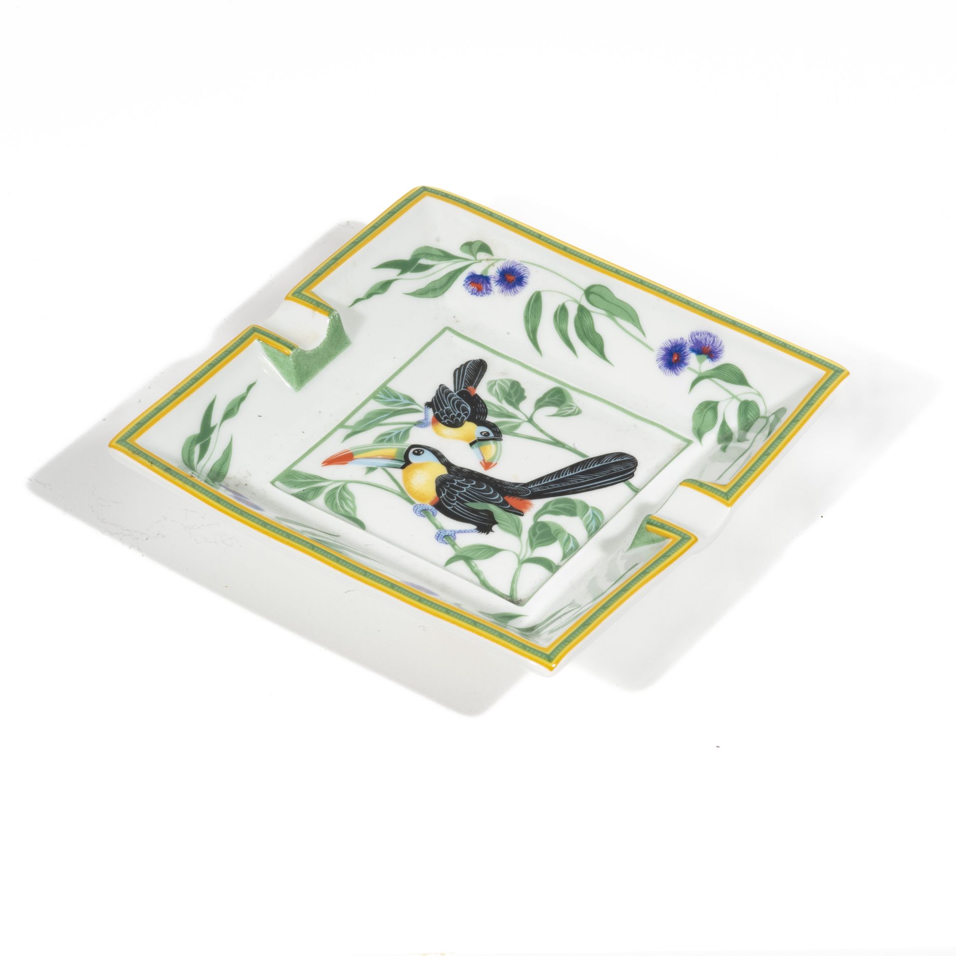 Null HERMES Paris, made in France. Square ashtray 'Toucans
In polychrome porcela&hellip;