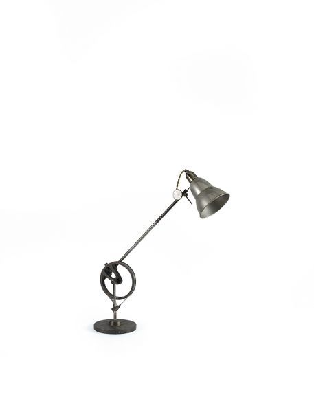 TRAVAIL FRANÇAIS Lampe à système
En fonte d'aluminium, à bras orientable et mobi&hellip;
