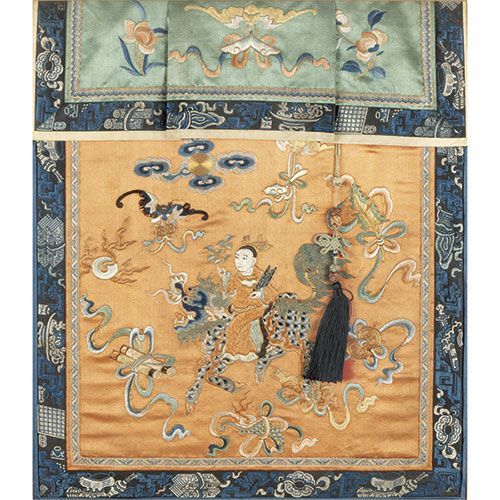 Null Lot de deux broderies en soie, Chine, dynastie Qing (1644-1911) Encadrées. &hellip;