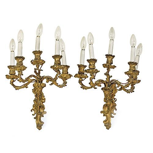 Null Paire d'appliques à cinq lumières, de style Louis XV, en bronze doré, 19e s&hellip;