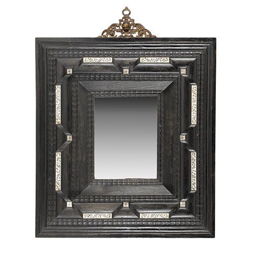 Null Miroir avec cadre de style hollandais en bois ébonisé avec moulures frisées&hellip;