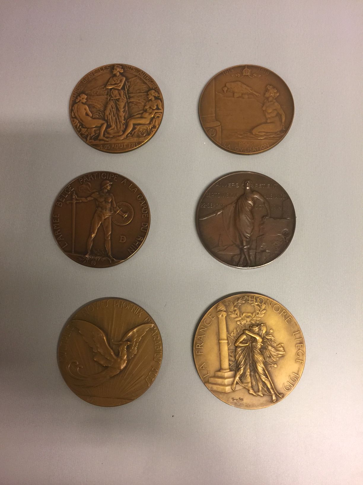 Null Lot de 6 médailles : Belgique, "La France honore Liège 1919", "La Belgique &hellip;