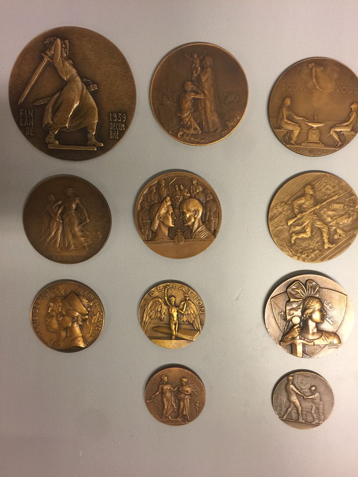 Null Lot de 11 médailles variées, un exemplaire uniface Finlande Décembre 1929 p&hellip;