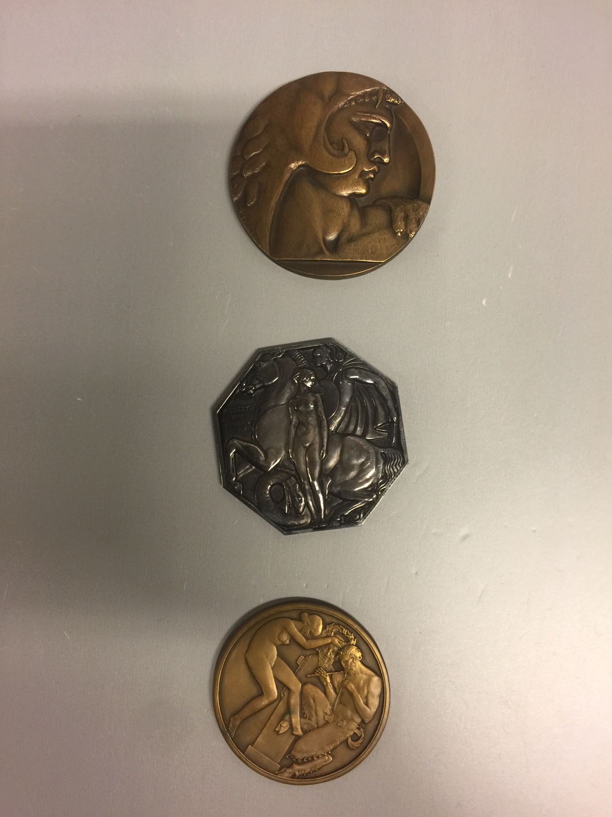Null 3 médailles artistiques unifaces, par Turin (Hercule recouvert de l'Apollio&hellip;