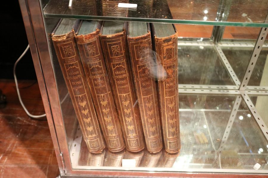 Null GEOGRAPHIE
Cinq volumes reliés
Et divers volumes