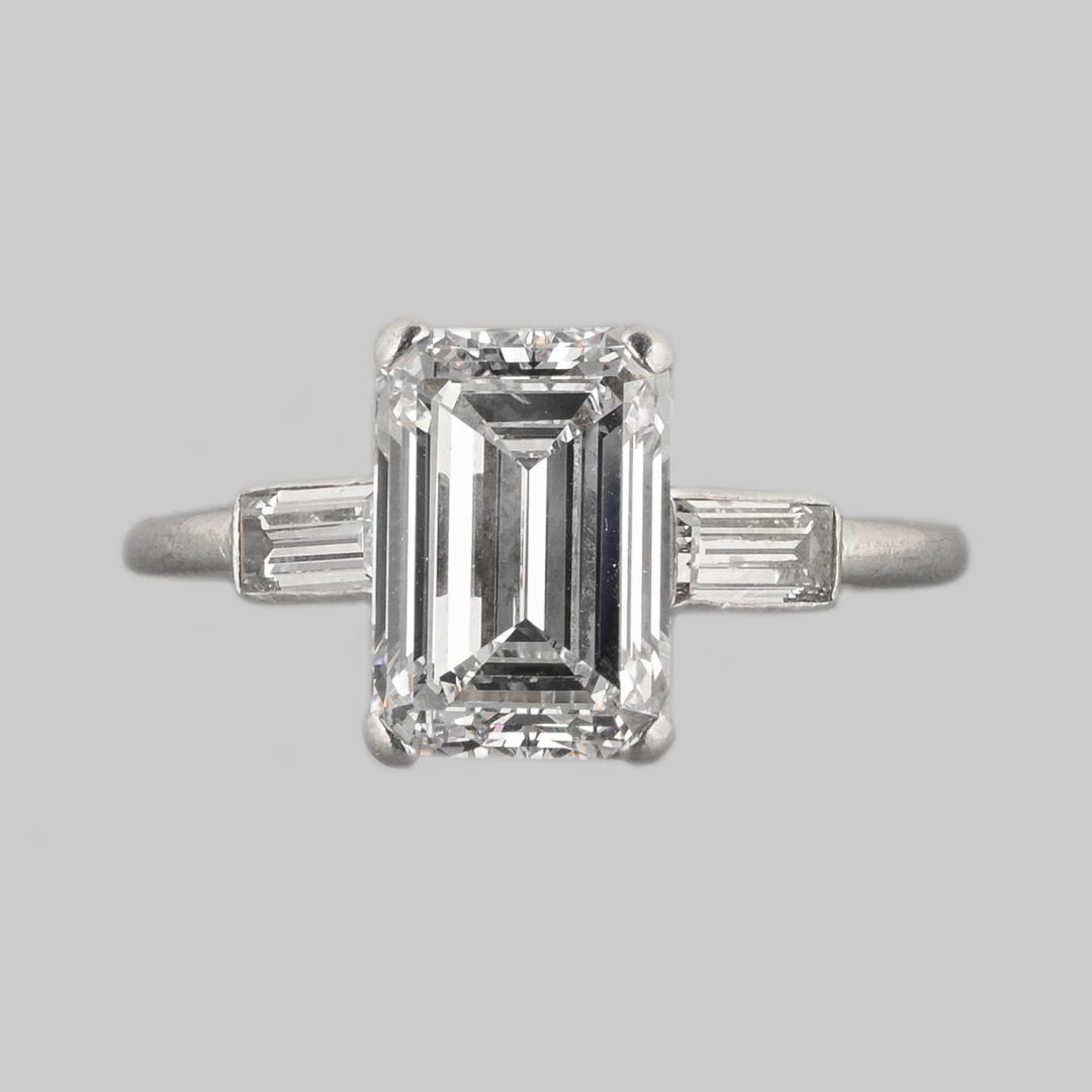 CARTIER Bague solitaire or gris 750 millièmes ou platine, sertie d'un diamant ta&hellip;