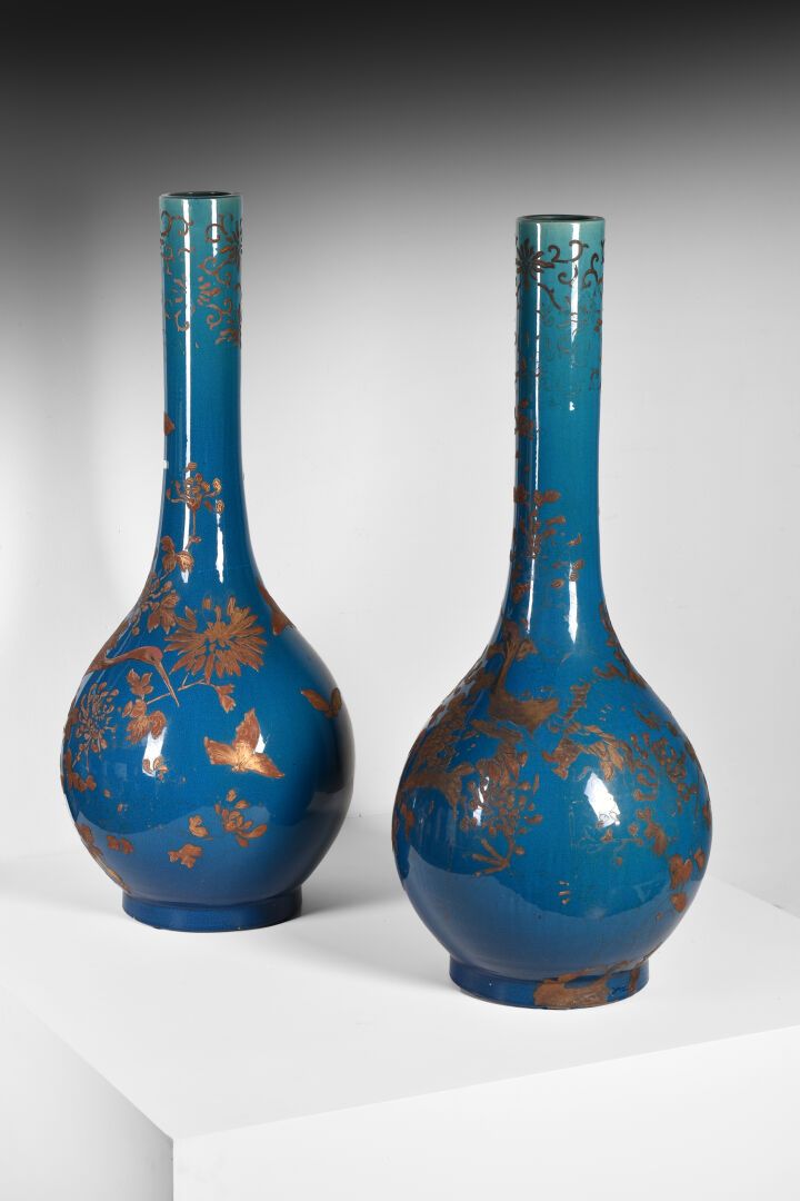 PAIRE DE VASES Japan, late 19th century
Porcelain with turquoise glaze
Decorated&hellip;