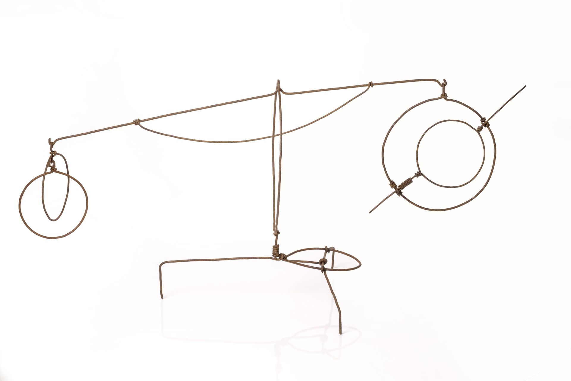 Null attribuito ad Alexander Calder (americano, 1898-1976) Pianeti su tre gambe &hellip;