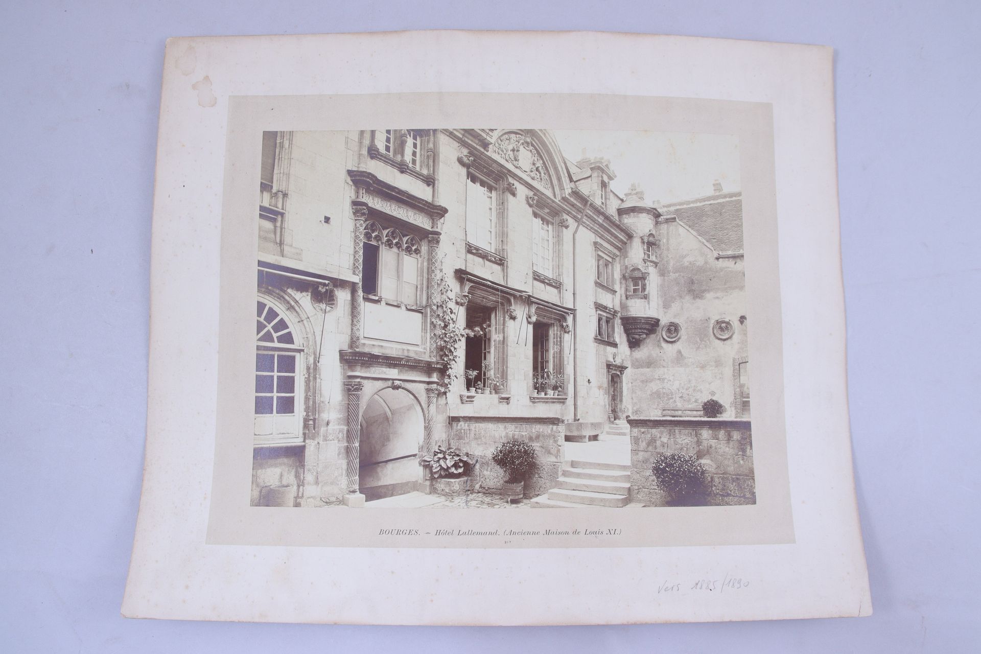 Null 
[Bourges]


Photographe anonyme du XIXe siècle.
Hôtel Lallemand (ancienne &hellip;