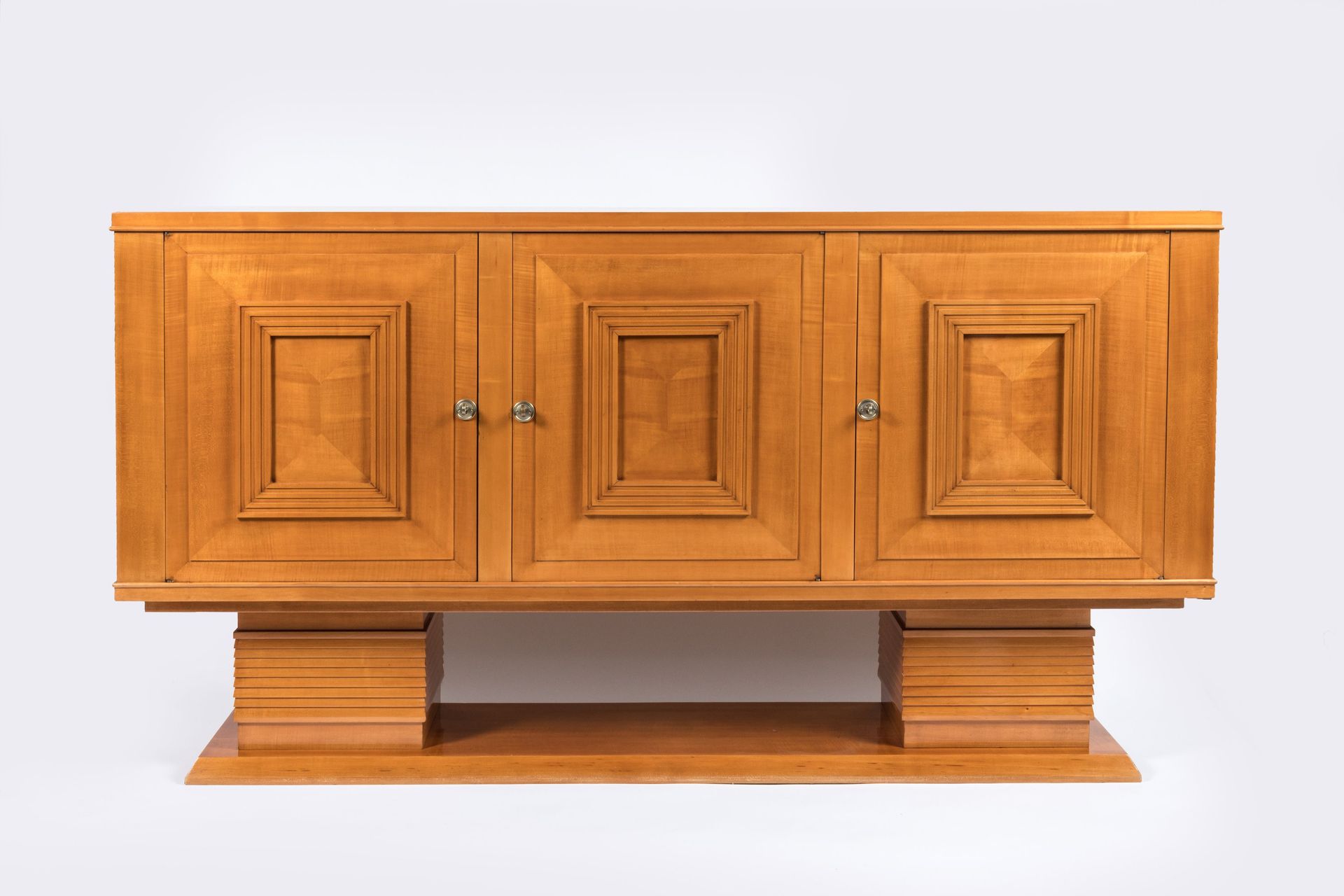 Null Jacques Adnet (francese, 1900-1984) Credenza geometrica impiallacciata in c&hellip;