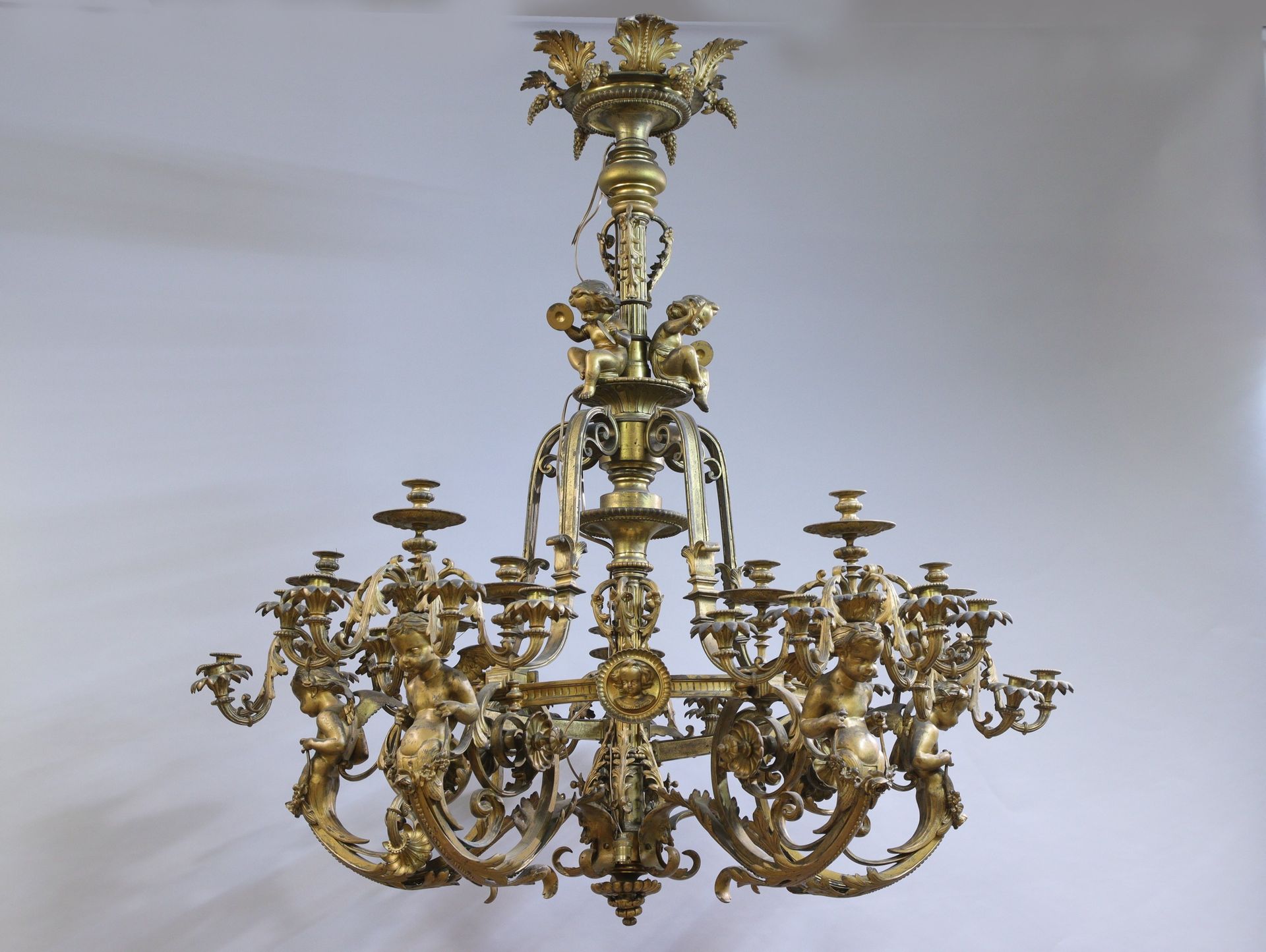 Null attributed to the Marquis house 
Exceptional chandelier with cymbals player&hellip;