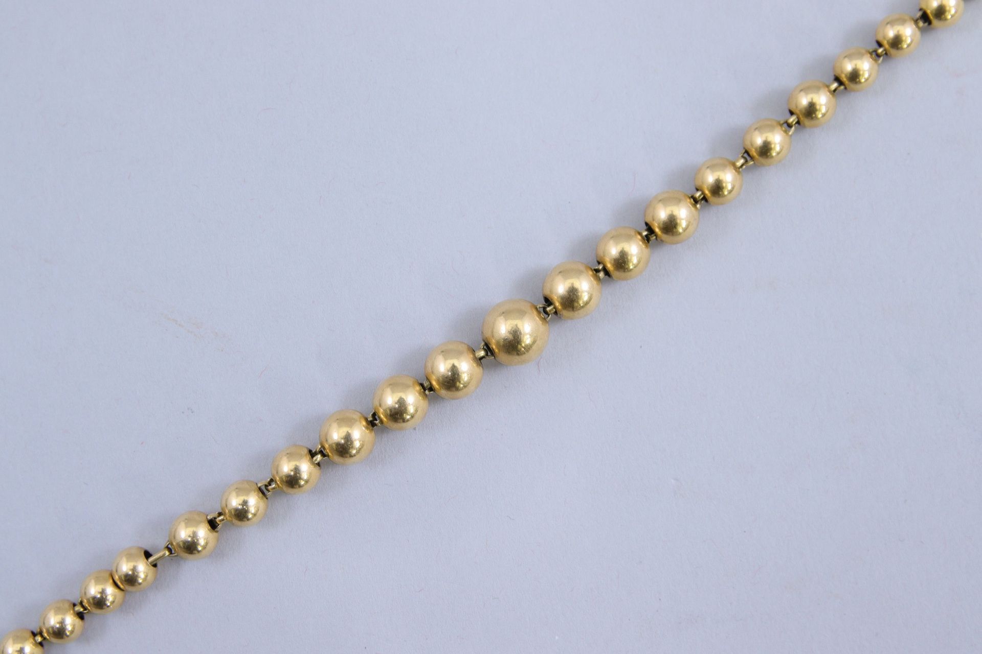 Null 手链 

黄金750千分之一，由金球组成的秋天。 

长度：19.3厘米。
毛重：13,7克。
(穿着)
