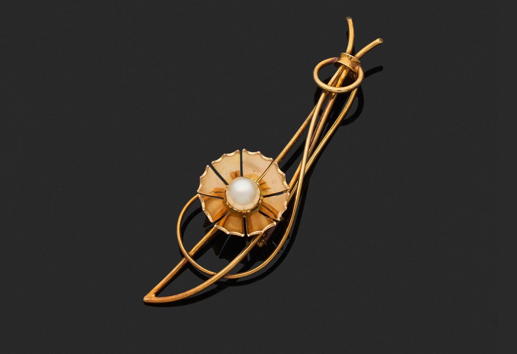 Null Spindle 

in 585 thousandths yellow gold featuring a flower, the center ado&hellip;