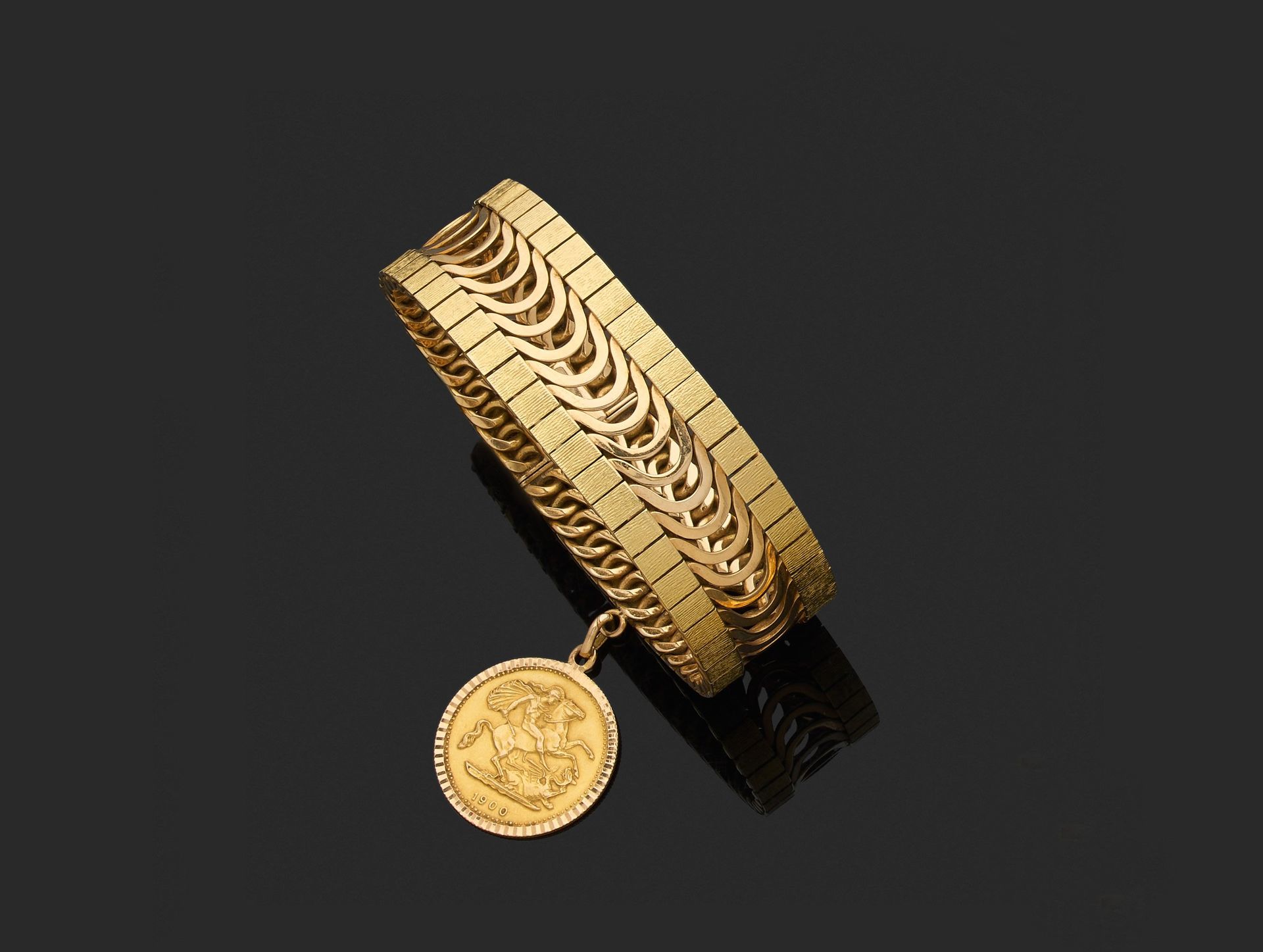 Null Bracelet large et articulé 

en or jaune 750 millièmes partiellement ajouré&hellip;