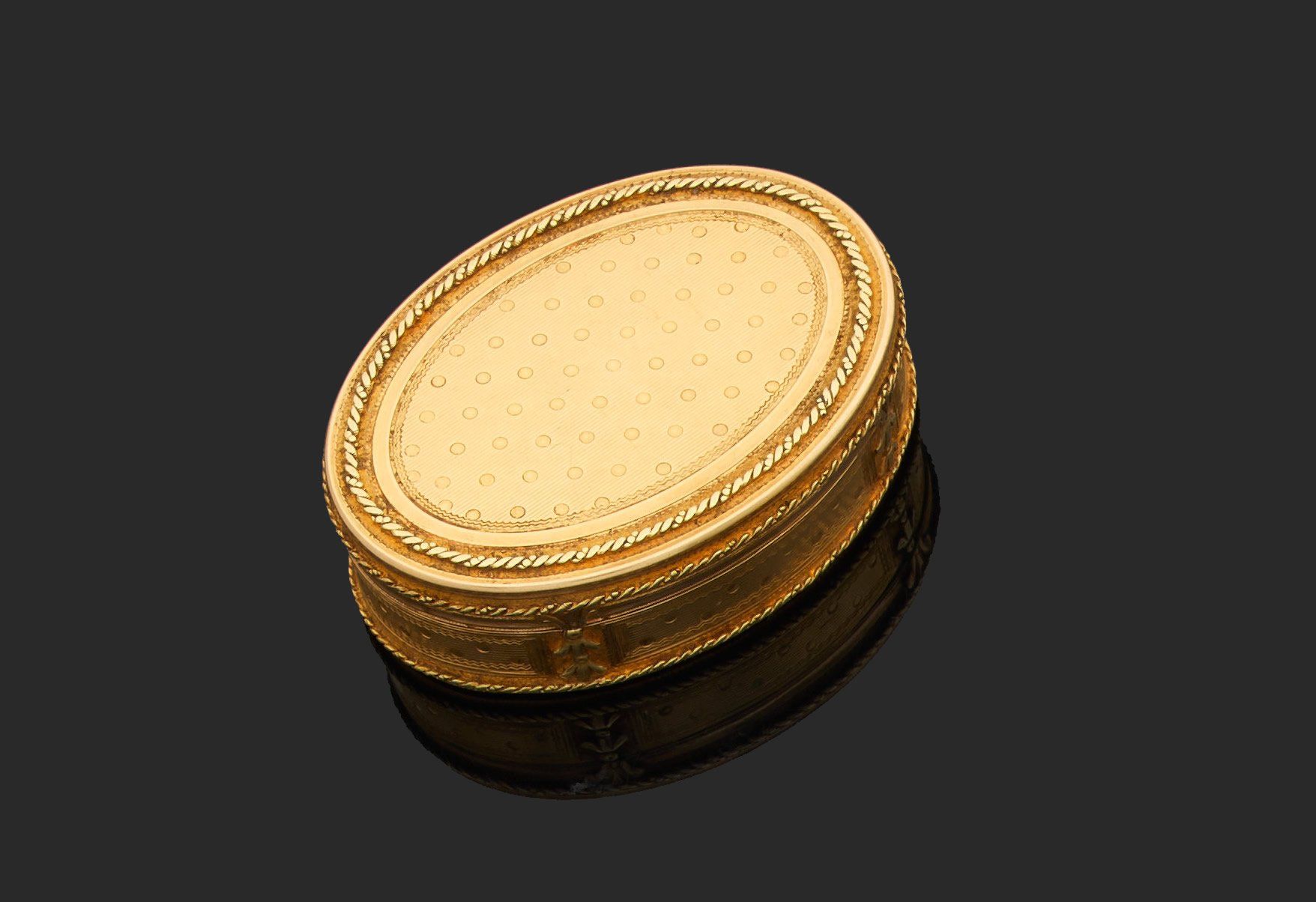 Null 巴黎1784-1788年 
椭圆形的盒子 

黄金，刻有细丝、珍珠和捻子。 
金匠大师：身份不详。

高19毫米，长62毫米，宽56毫米。 
重量：5&hellip;