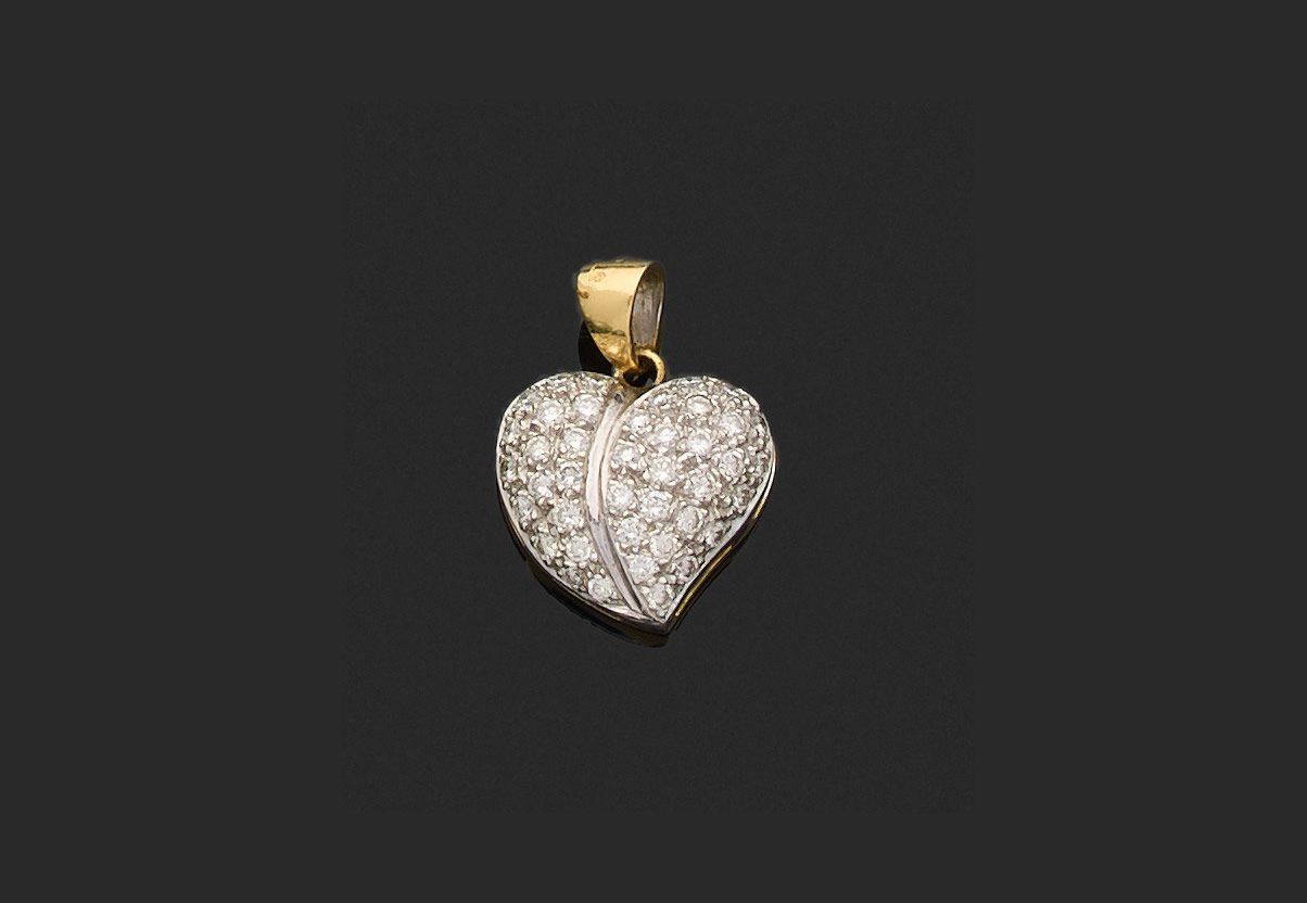 Null Pendentif 

en or 750 millièmes figurant un cœur pavé de diamants ronds de &hellip;