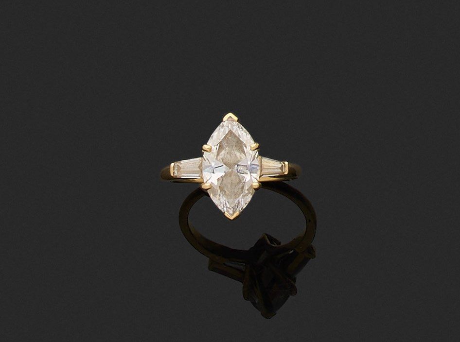 Null Ring 

in 750 thousandths yellow gold with a navette-shaped treated diamond&hellip;