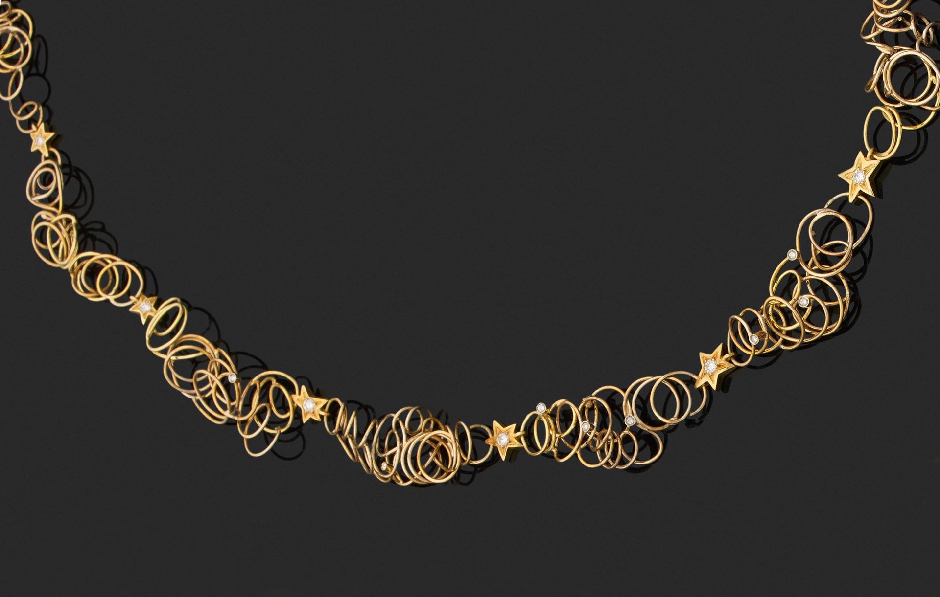 Null Chilleri 
Halskette 

aus 750 Tausendstel Gelbgold, die Glieder mit einem v&hellip;