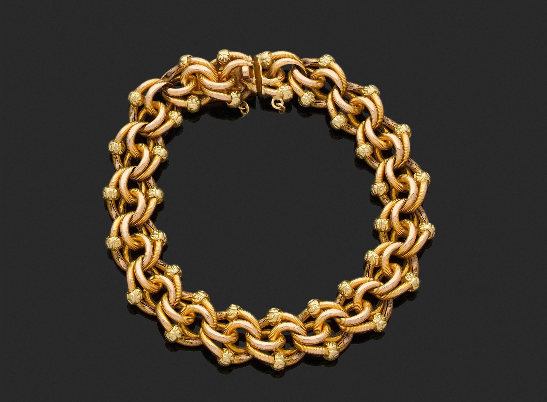 Null Travail français vers 1900 
Bracelet articulé 

en or 750 millièmes de plus&hellip;