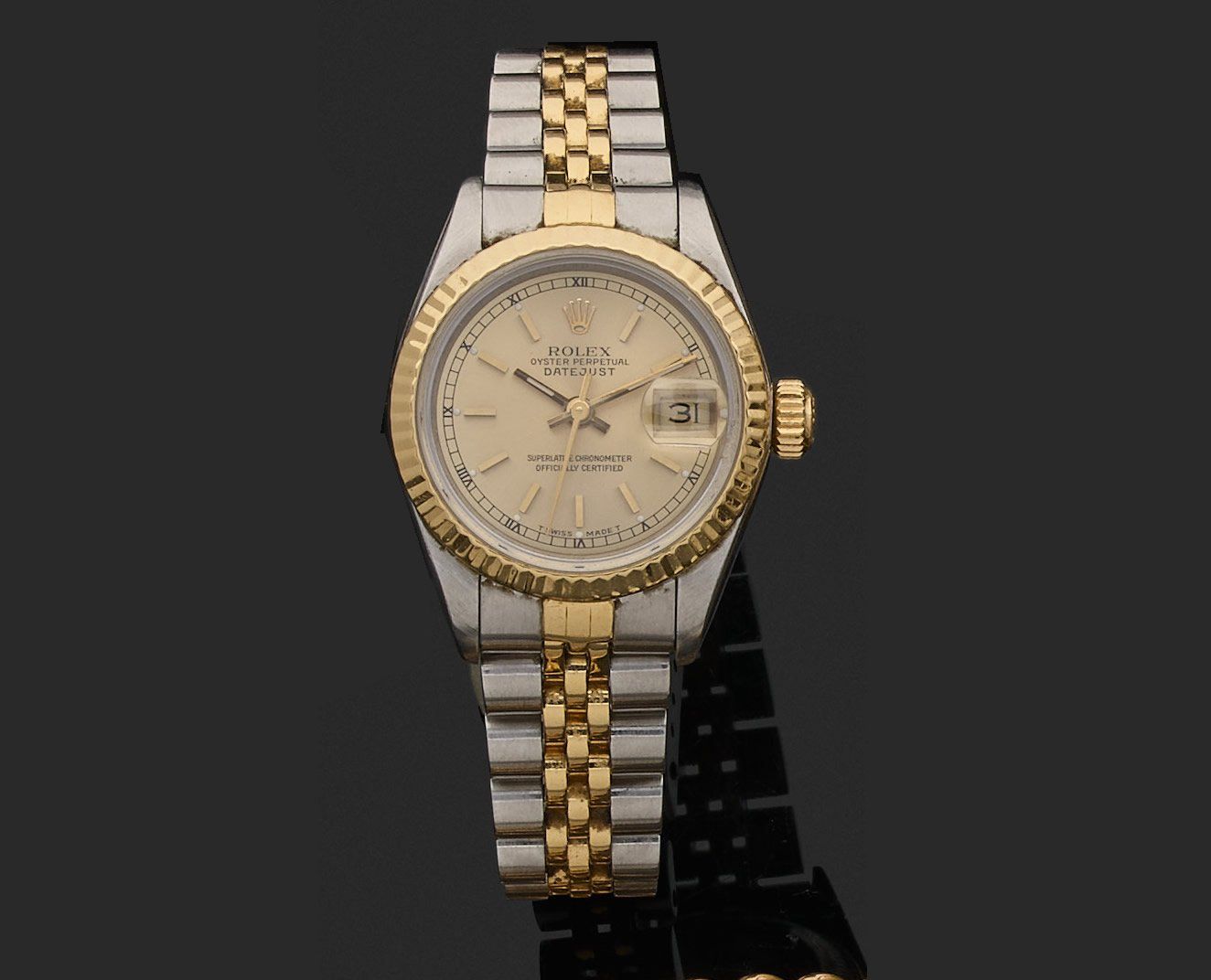 Null 劳力士 
Datejust。Ref. 69173。1989年生产和销售 

750千分之一黄金和不锈钢材质的女士腕表。圆形精钢表壳，旋入式表冠和表背。&hellip;