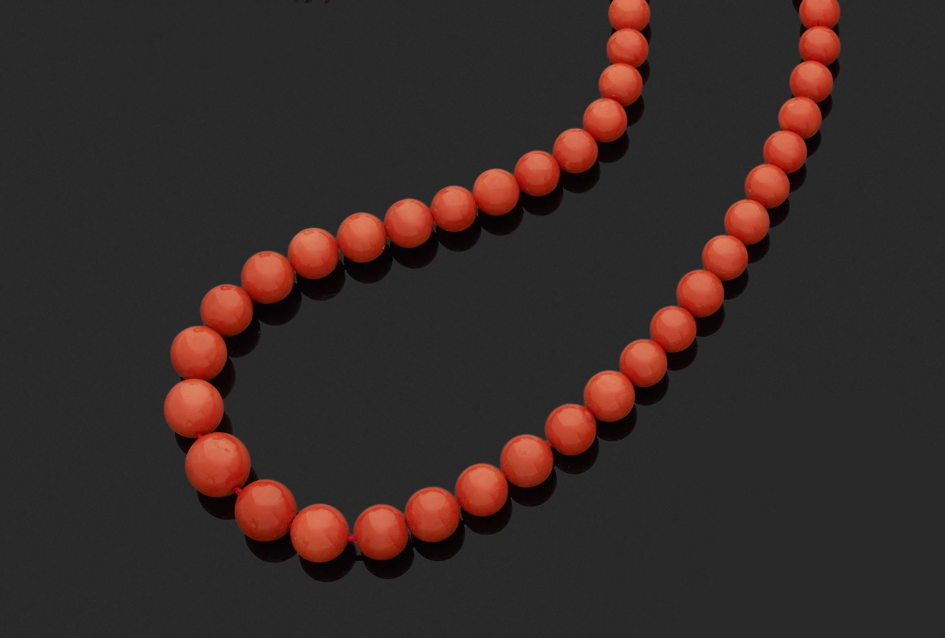 Null Necklace 

of ninety-three coral balls, the clasp in gold 750 thousandths a&hellip;