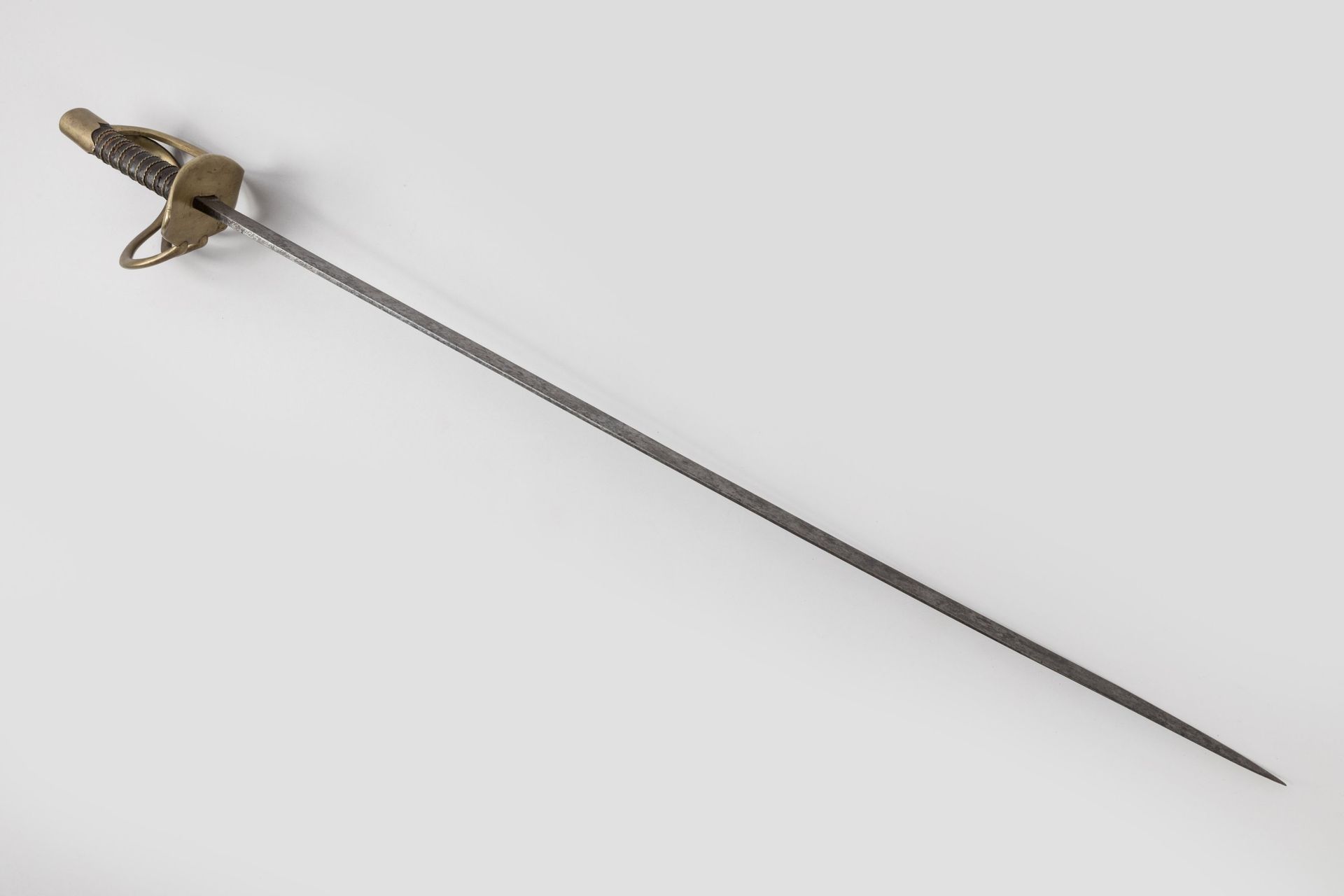 Null Espada de caballería de línea modelo An IX

Empuñadura forrada de cuero con&hellip;