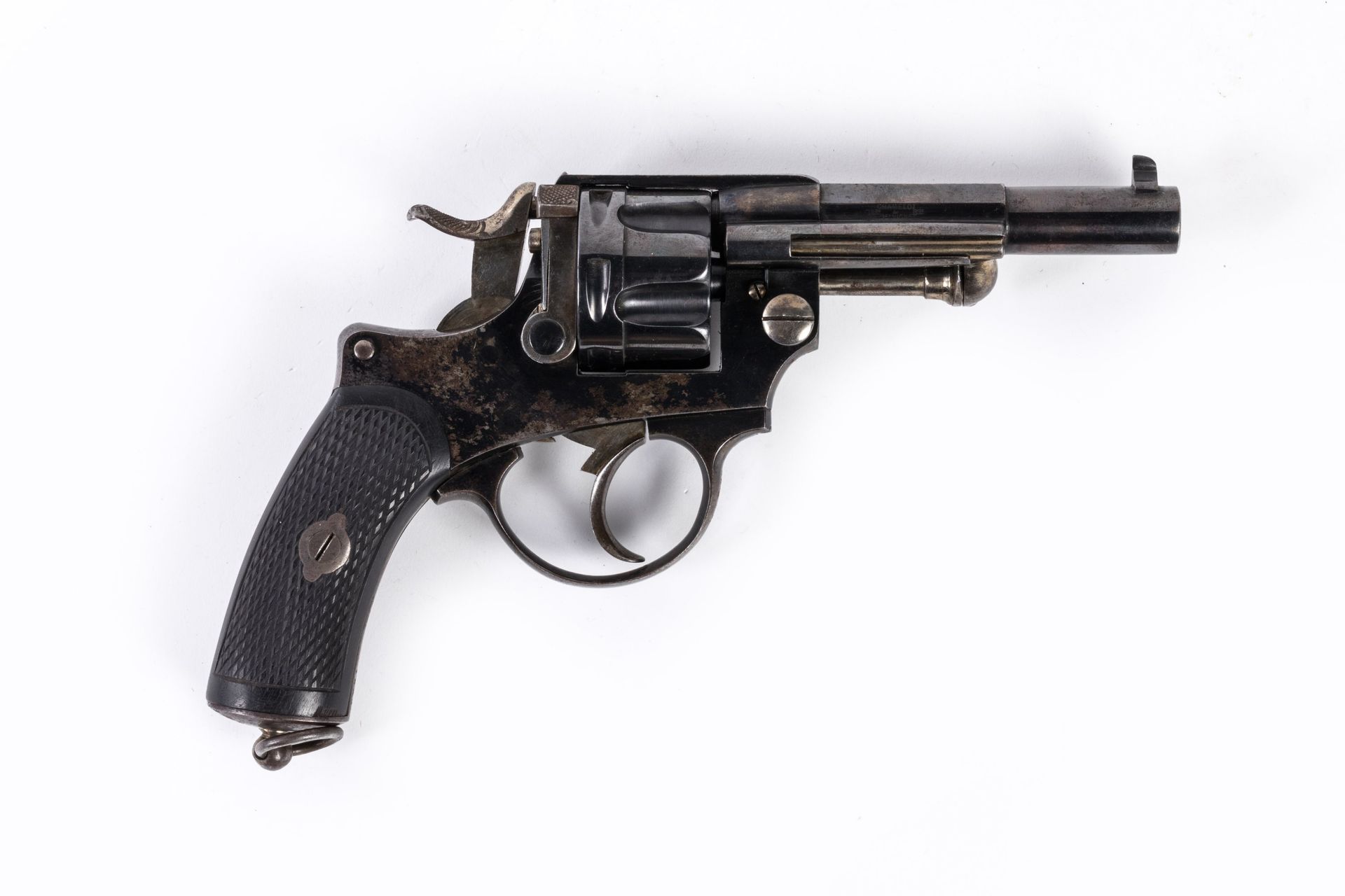 Null 罗兰-波拿巴赠送给加利上尉的礼物
1874 年型夏美洛-德尔维尼军官左轮手枪

六发子弹，口径 11-73毫米。圆形枪管上镌刻有 "H FAURE L&hellip;