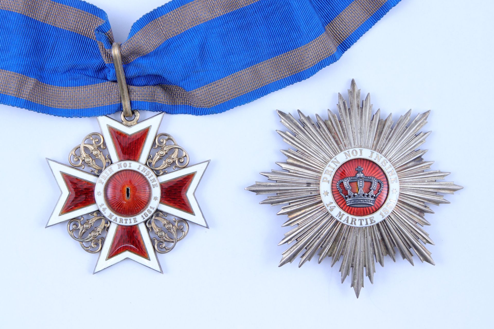 Null 罗马尼亚 
包括指挥官之星和指挥官王冠勋章牌在内的套装 

银质。 
由布加勒斯特的 Josed Resch fils 制作。 

星形直径 60 毫&hellip;