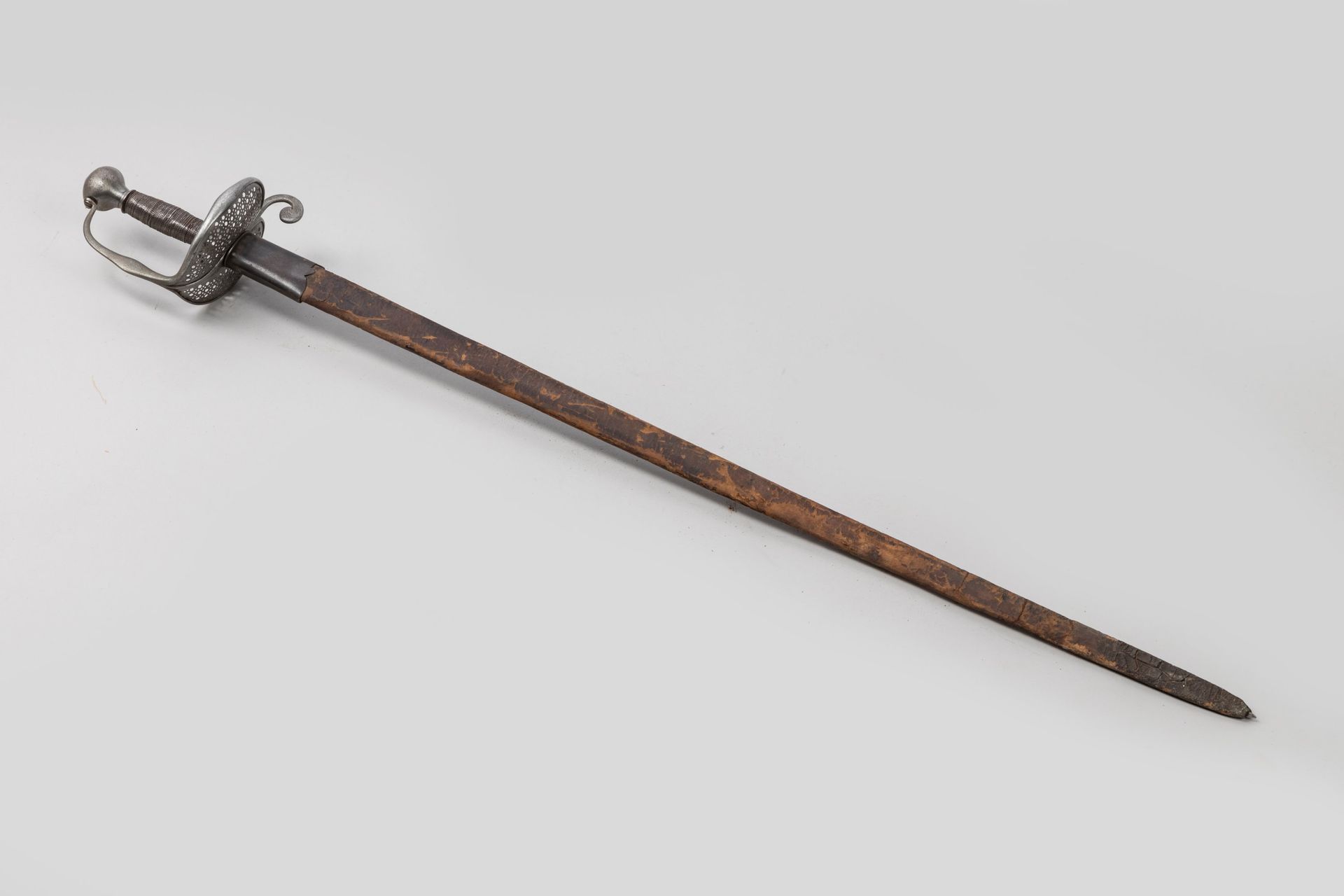 Null Espada de caballería "valona

Espoleta filigrana (replegada). Montura de hi&hellip;