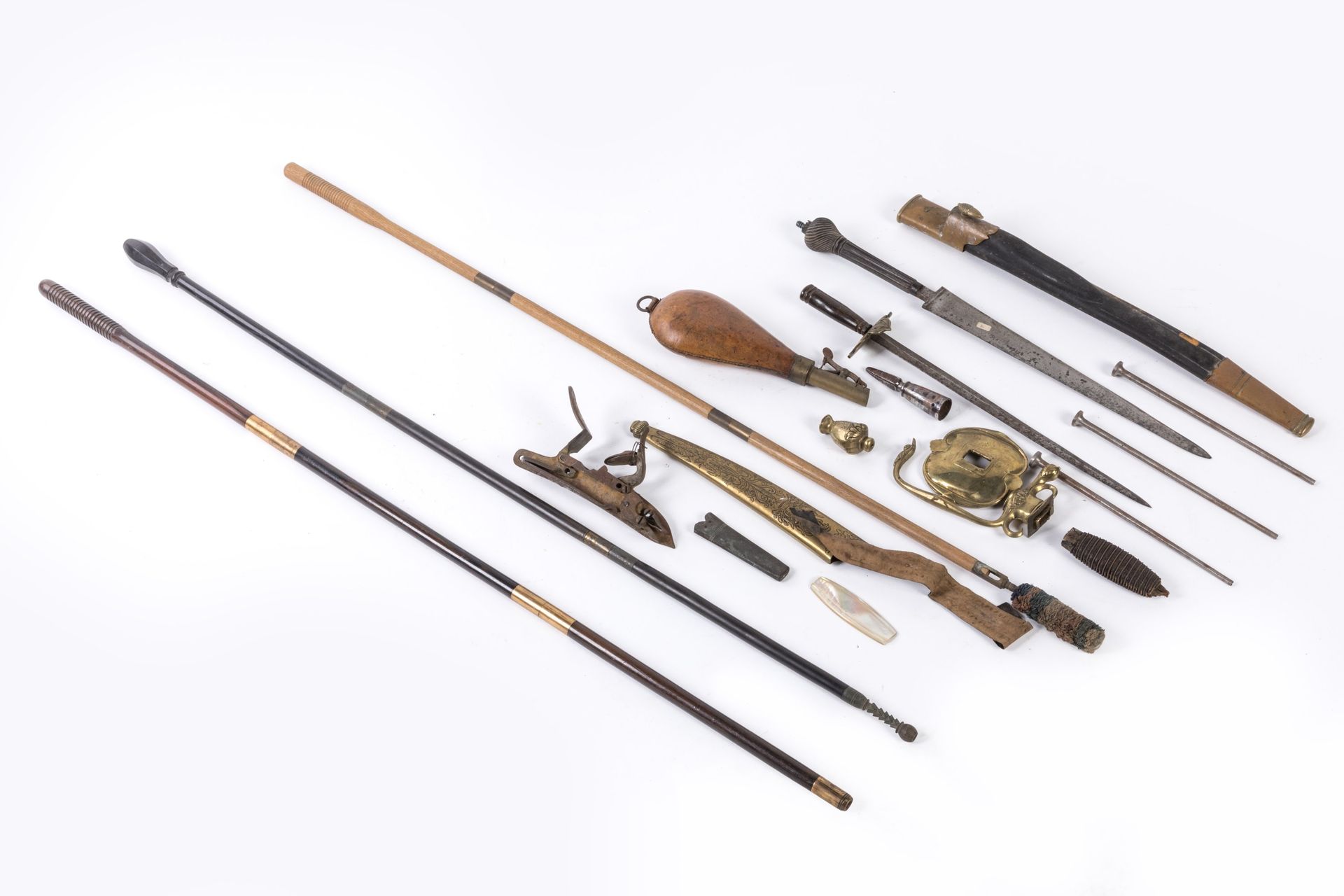 Null 备件包包括 ： 

锁、火药桶、清洁棒、剑引信、1821 型豪华军刀枪栓、刺刀等。