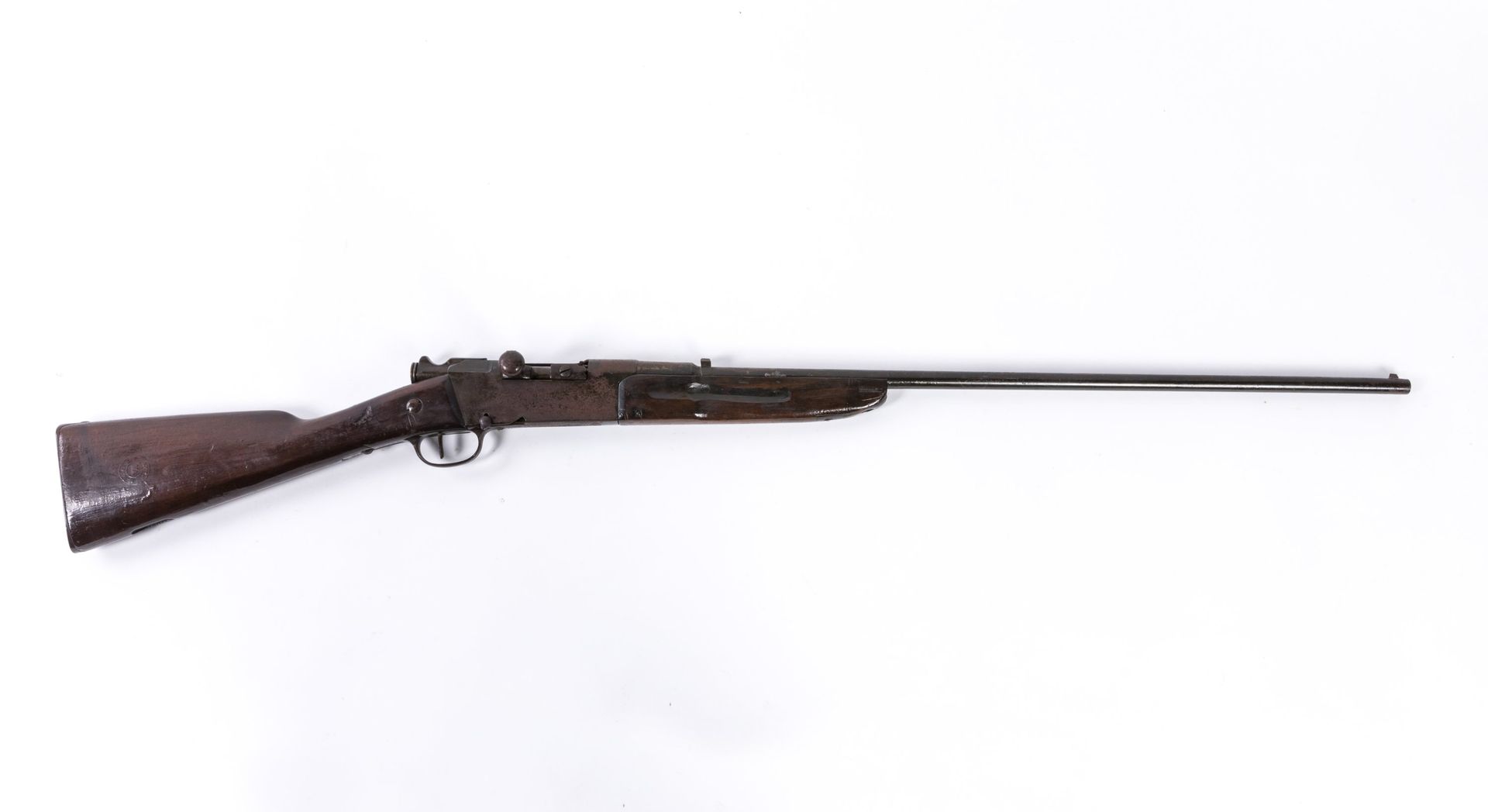 Null Lebel 1886-M93 步枪，改装后用于狩猎

枪托上刻有缩写 "ER"（？）和编号 "95912"。枪托上刻有首字母 "ER"（？N°5212&hellip;