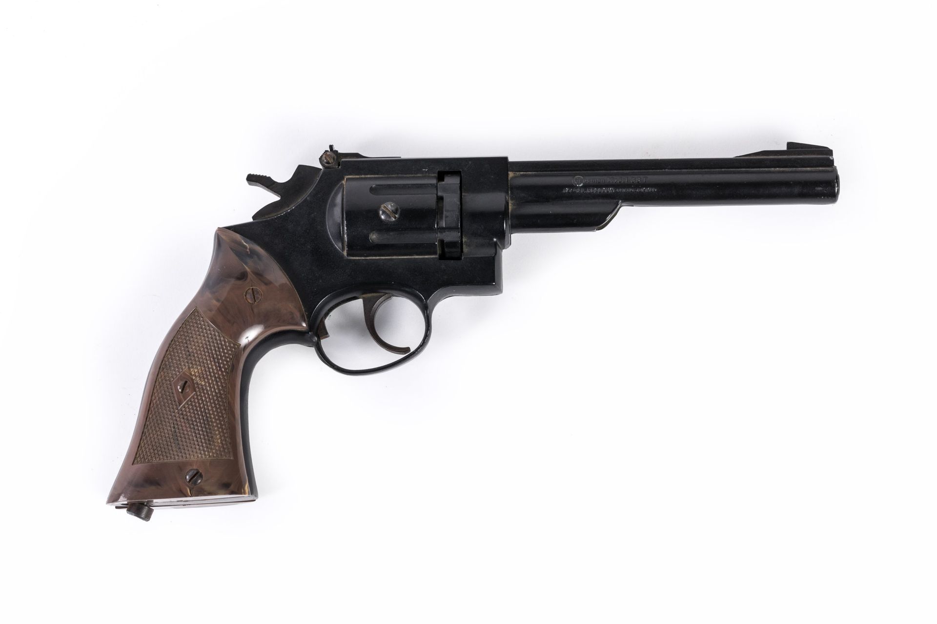 Null Crosman 38 T
Revolver à CO2

Crosse en plastique. N°180223938.

Long. 30,5 &hellip;