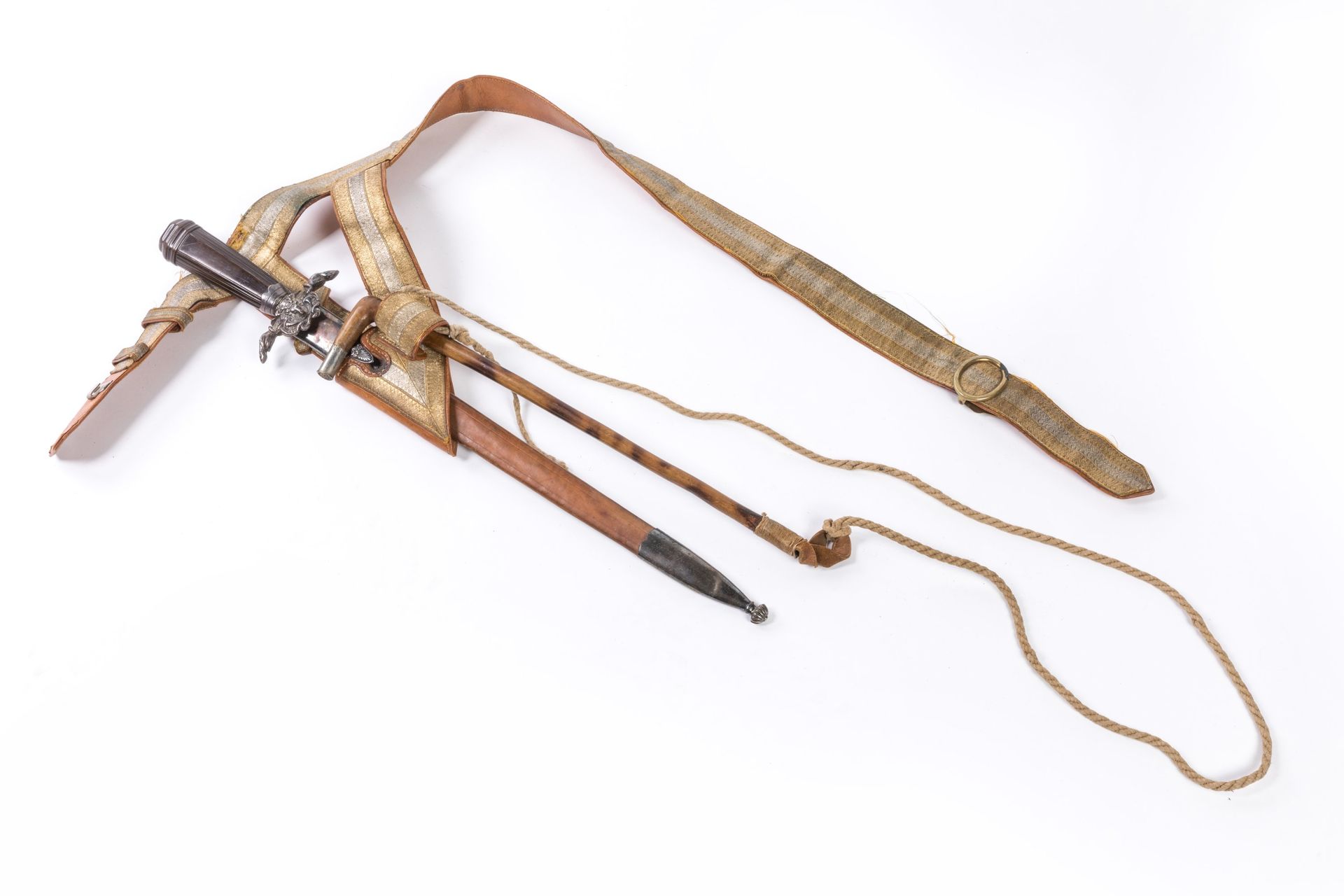 Null Cintura da caccia 

in marocchino foderato con strisce di lucertola, due st&hellip;