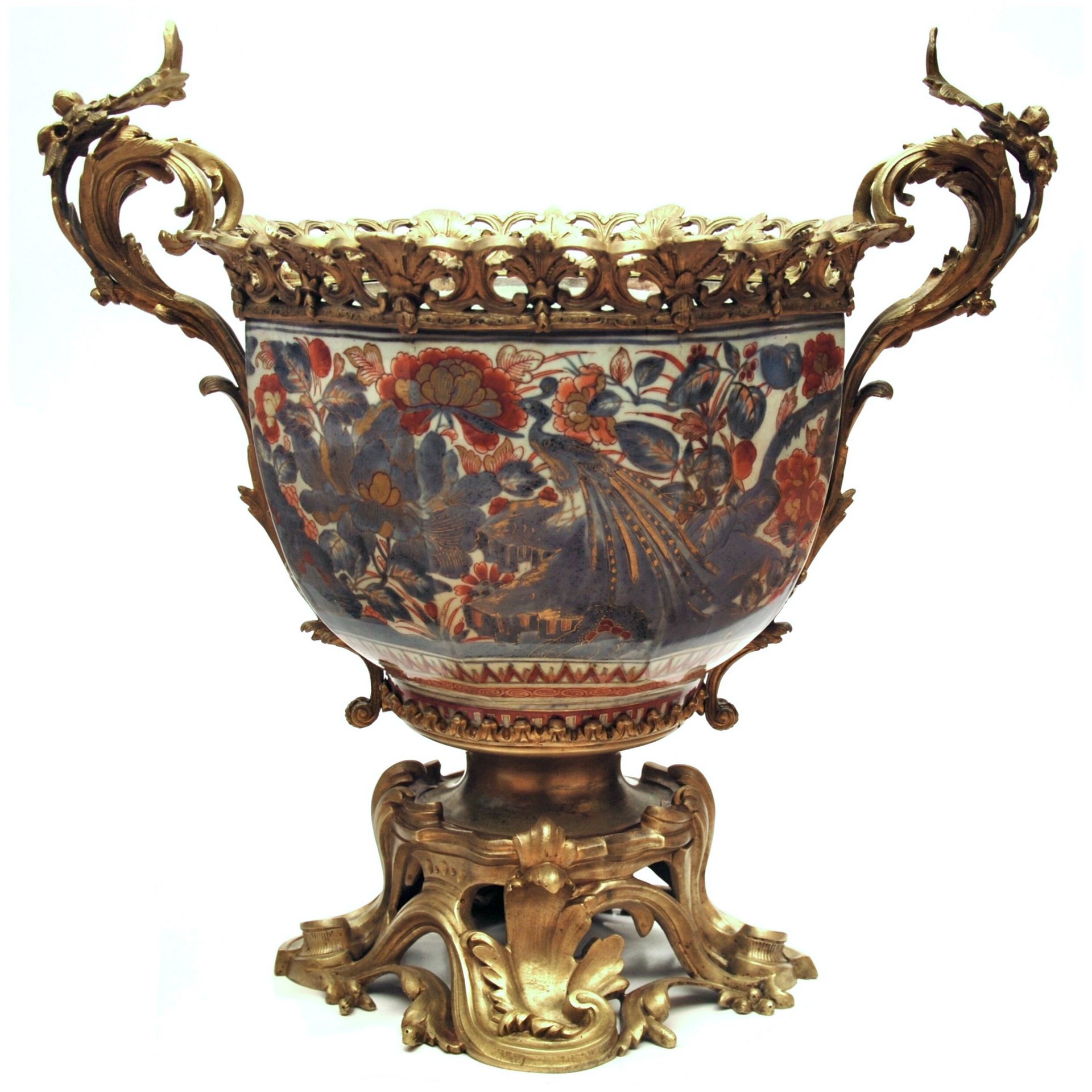 Giappone,Imari, cachepot in ceramica montato a 日本，伊万里，青铜镶嵌陶瓷罐，19世纪
尺寸：64x42.5xh6&hellip;