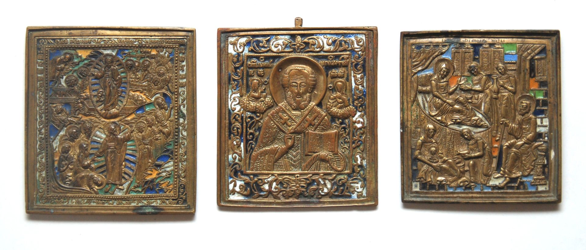 N. 3 icone russe in bronzo e smalti, sec. 第3号 俄罗斯青铜和搪瓷图标，19世纪
尺寸：10.7x10厘米。