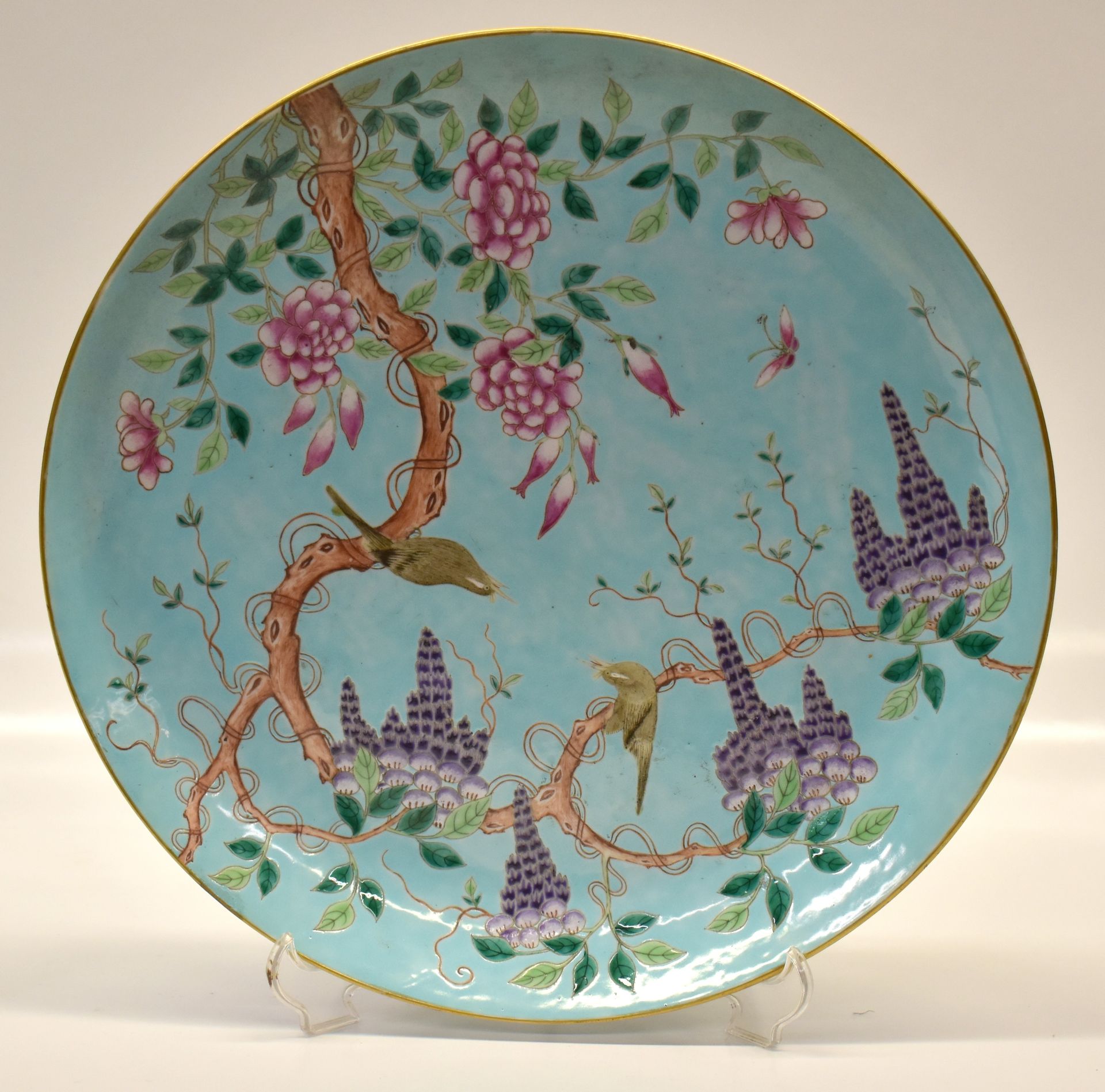Cina piatto in porcellana, fondo azzurro, decoro 中国瓷盘，蓝底，装饰有鸟类和植物图案
dm 34 cm